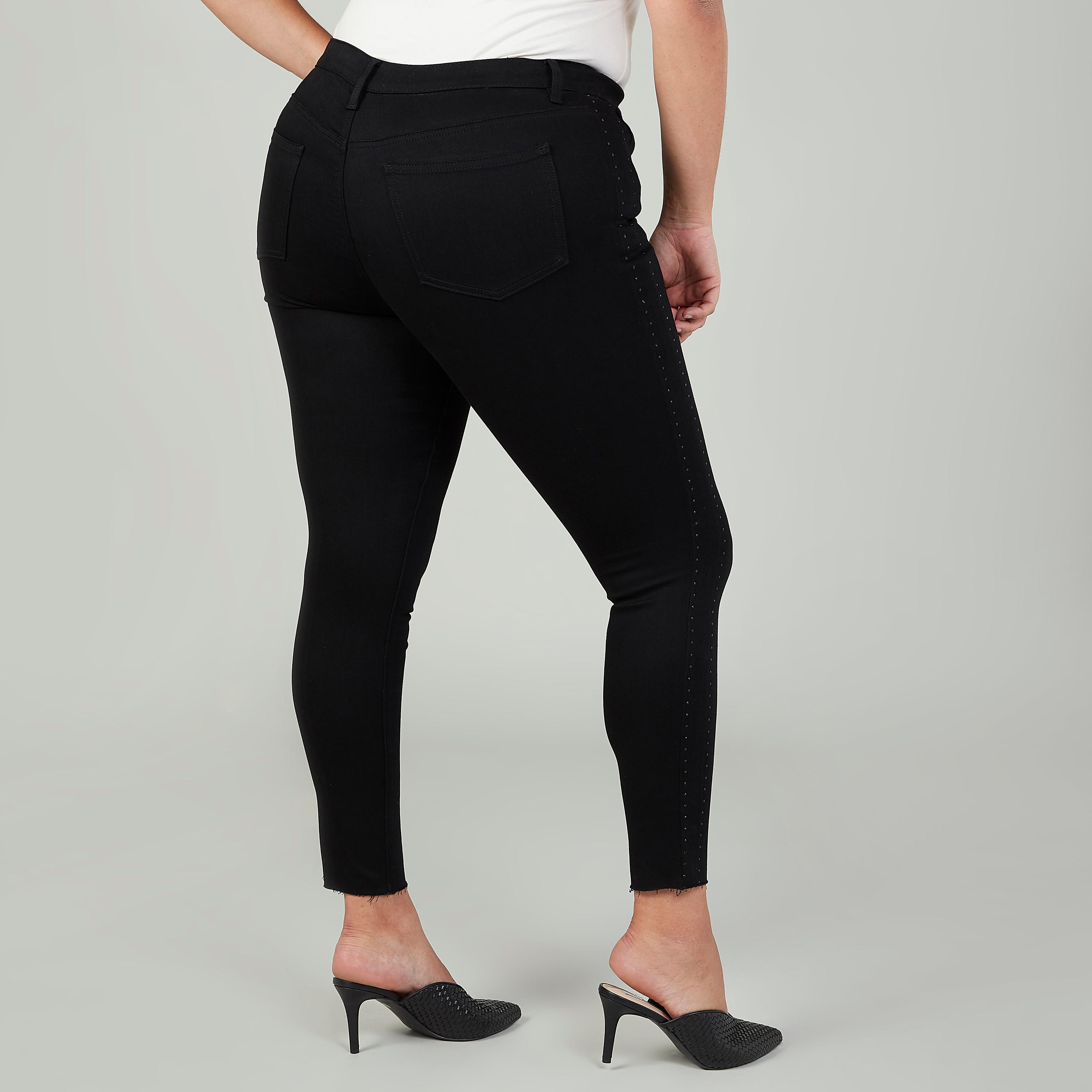 بنطلون جينز سكيني سادة بخصر متوسط الارتفاع وجيوب-women-clothing-bottoms-jeans-image-3