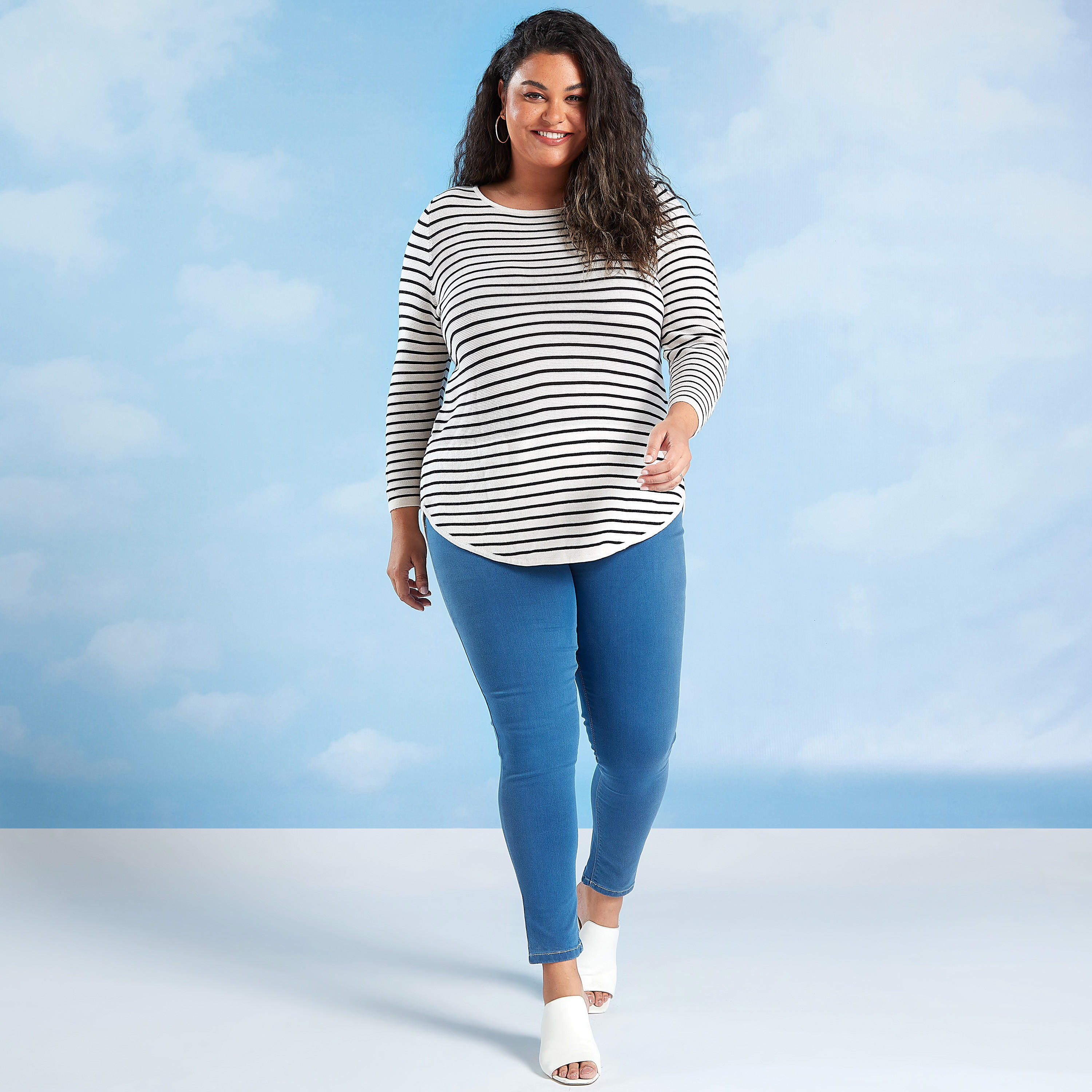 بلوزة مقلّمة بياقة قارب وأكمام طويلة-women-clothing-tshirts-image-2