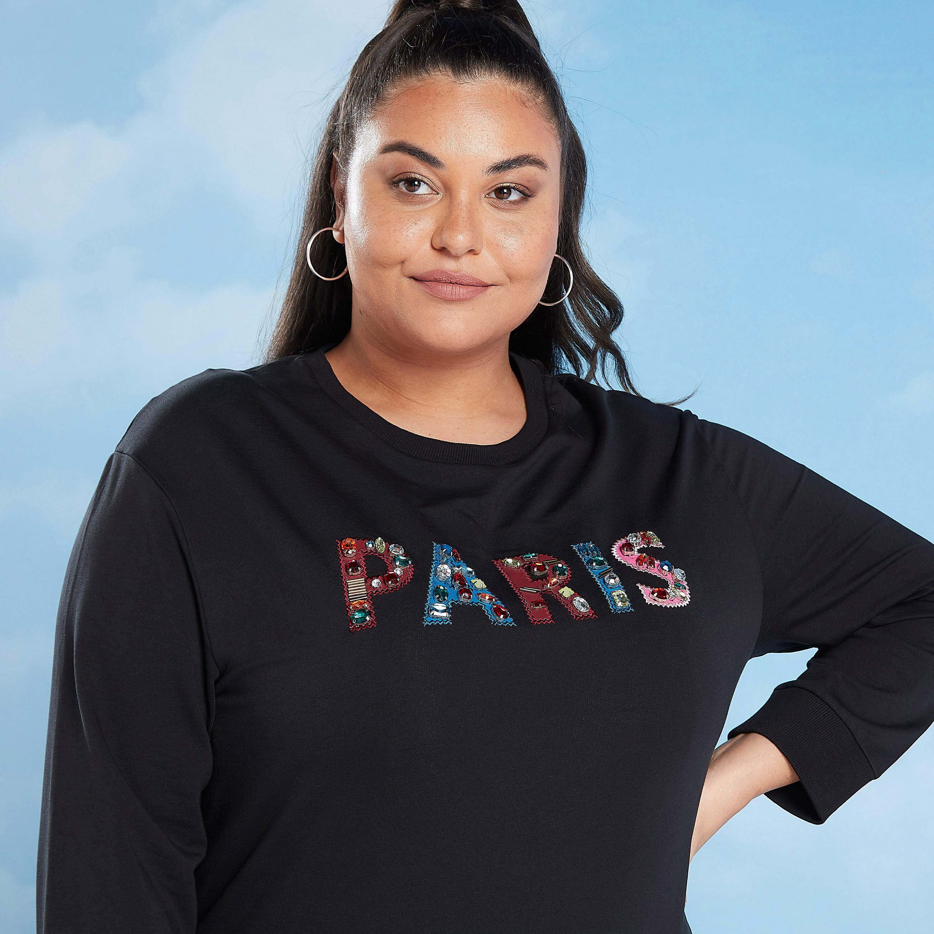 سويت شيرت مزيّن بياقة مستديرة وأكمام طويلة-women-winterwear-hoodiesandsweatshirts-sweatshirts-image-3