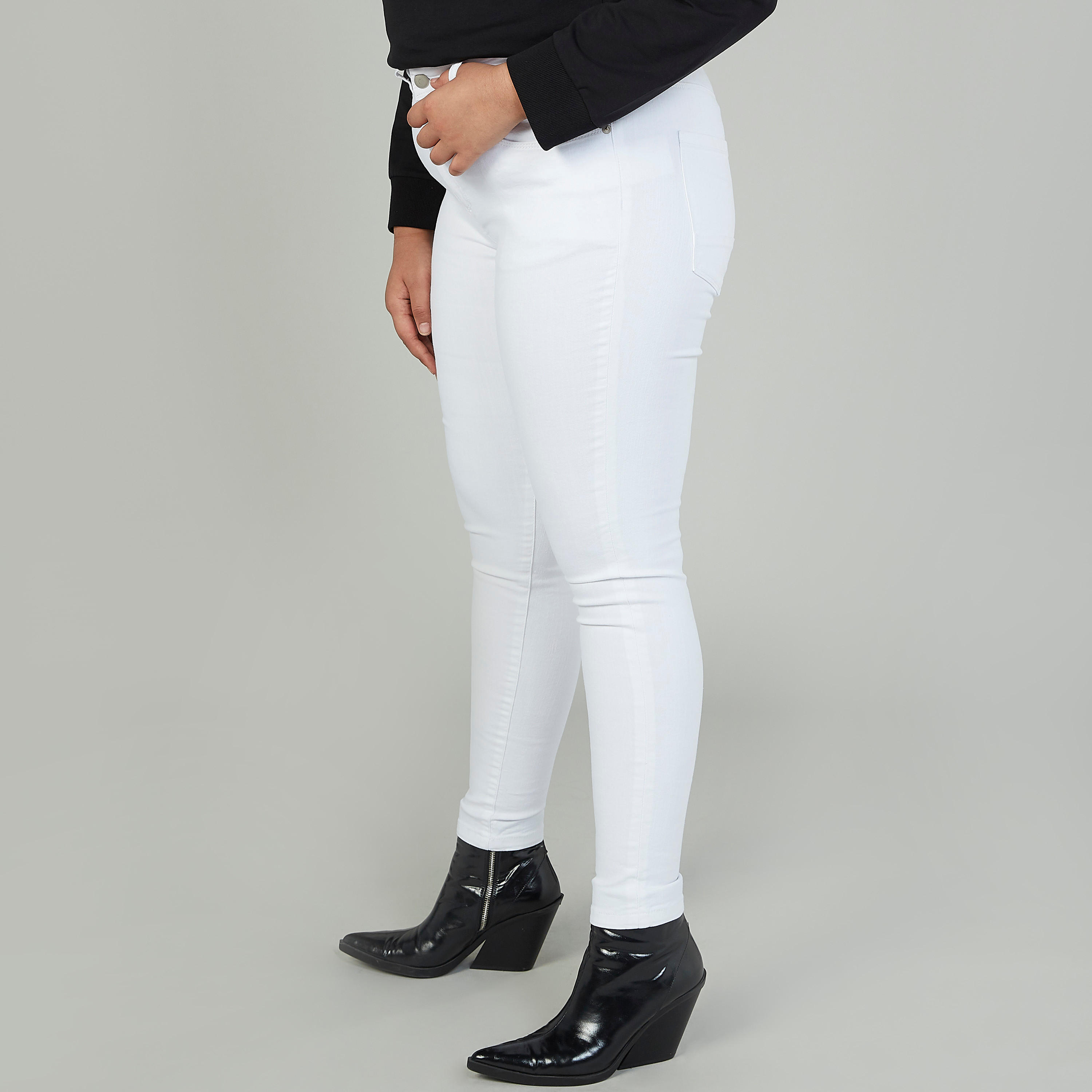 بنطلون جينز سادة سكيني بخصر متوسط الارتفاع وعراوي وجيوب-women-clothing-bottoms-jeans-image-4