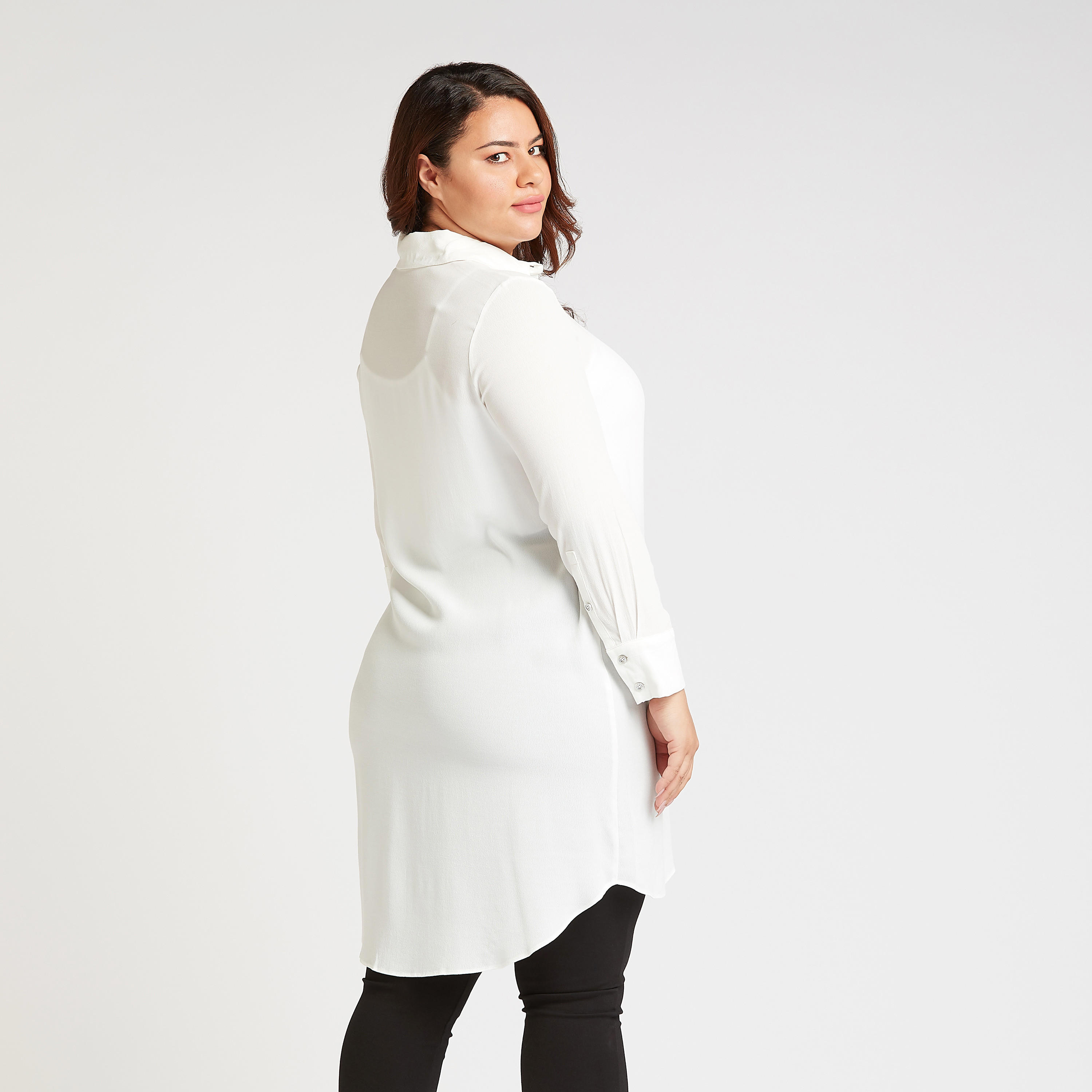 قميص طويل سادة بأكمام طويلة وحوّاف غير مستوية-women-clothing-shirtsandblouses-blouses-image-4