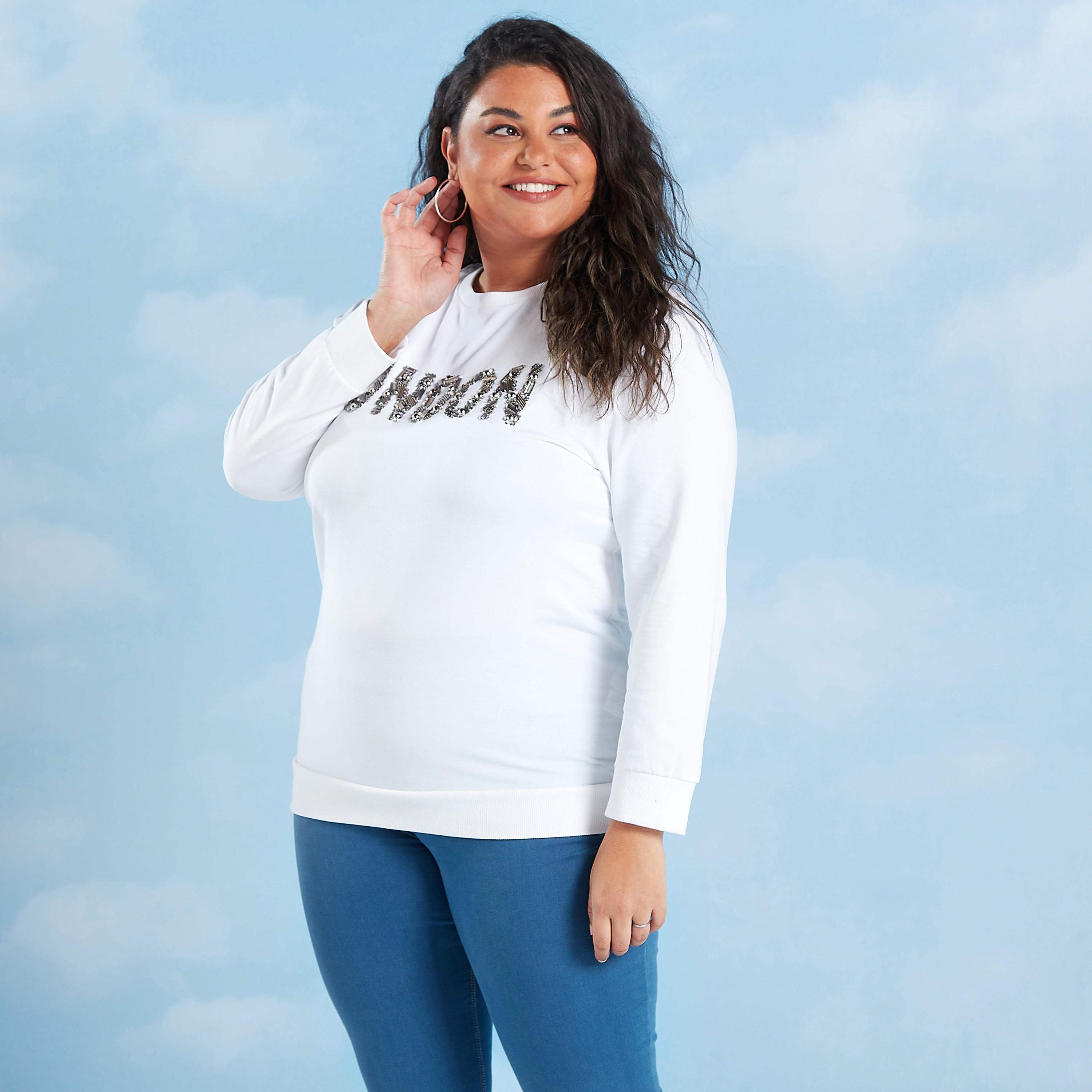 سويت شيرت بتفاصيل مزيّنة وياقة مستديرة وأكمام قصيرة-women-winterwear-hoodiesandsweatshirts-sweatshirts-image-1