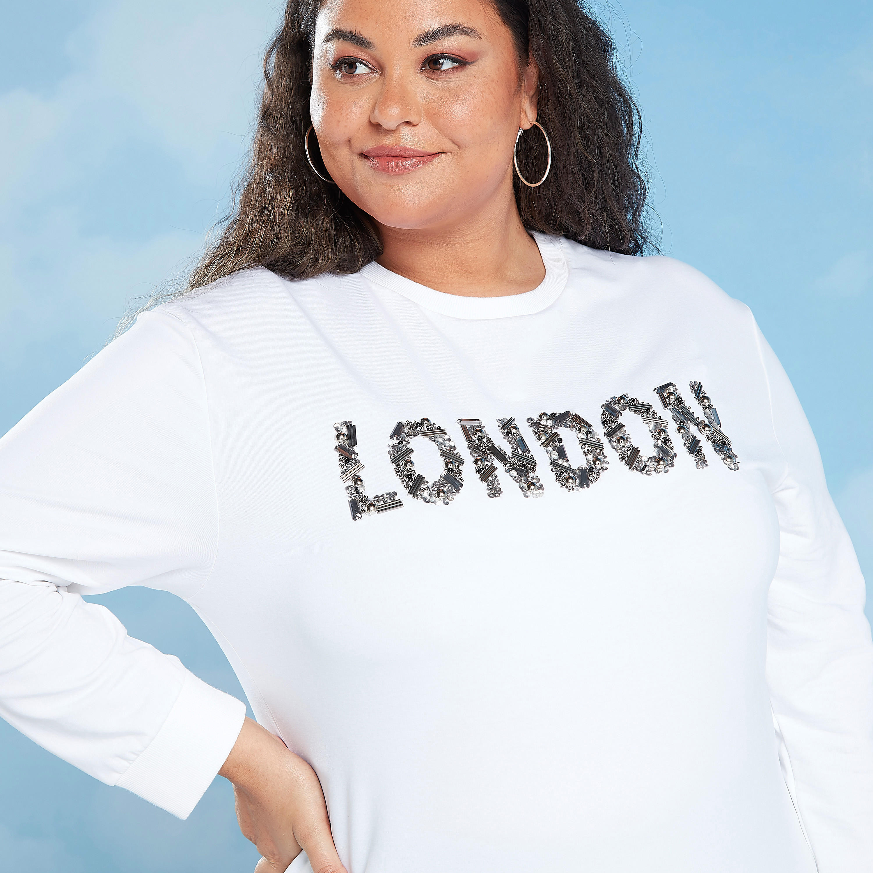 سويت شيرت بتفاصيل مزيّنة وياقة مستديرة وأكمام قصيرة-women-winterwear-hoodiesandsweatshirts-sweatshirts-image-3