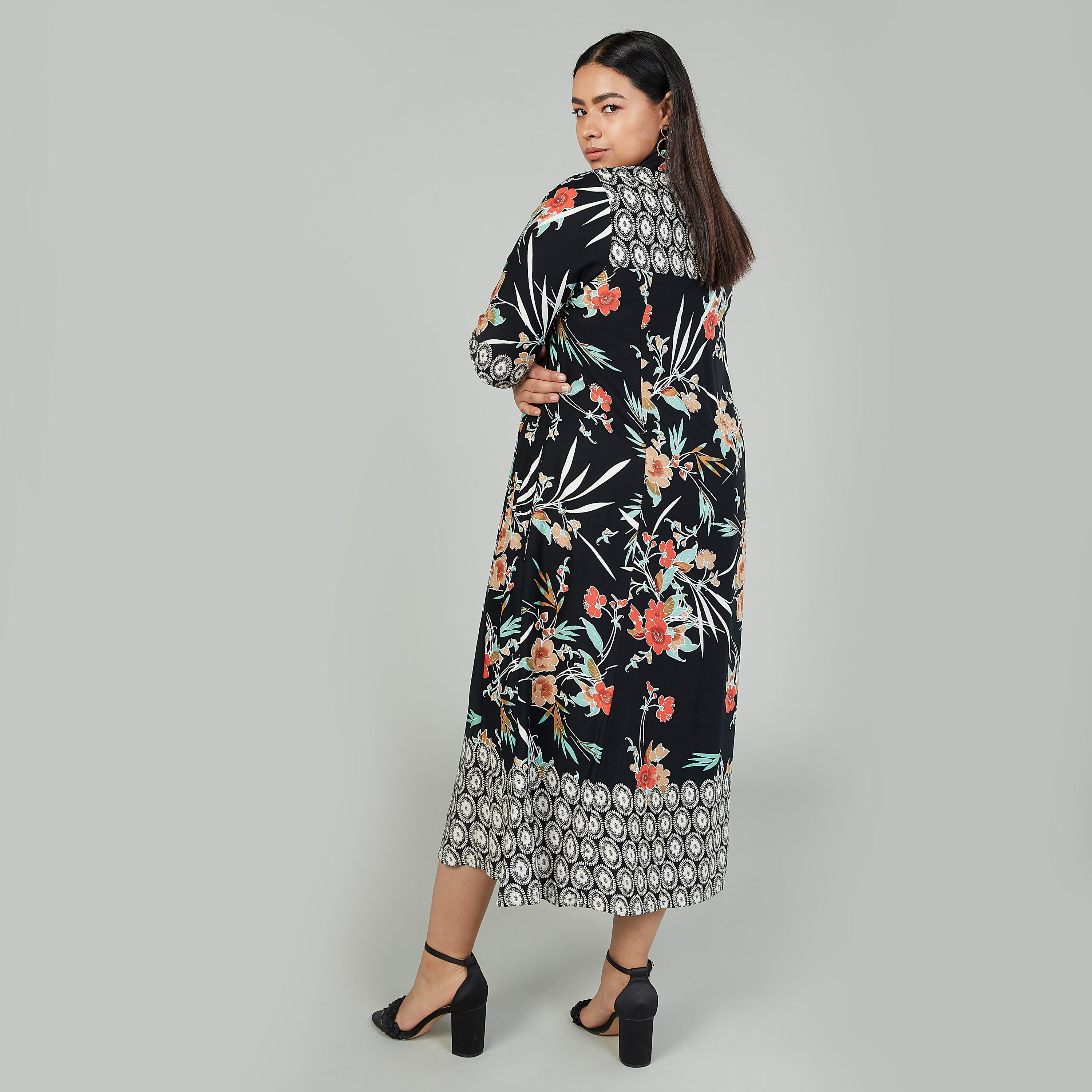 فستان قميص ميدي بأكمام طويلة وياقة عادية وطبعات زهريّة-women-clothing-dresses-image-4