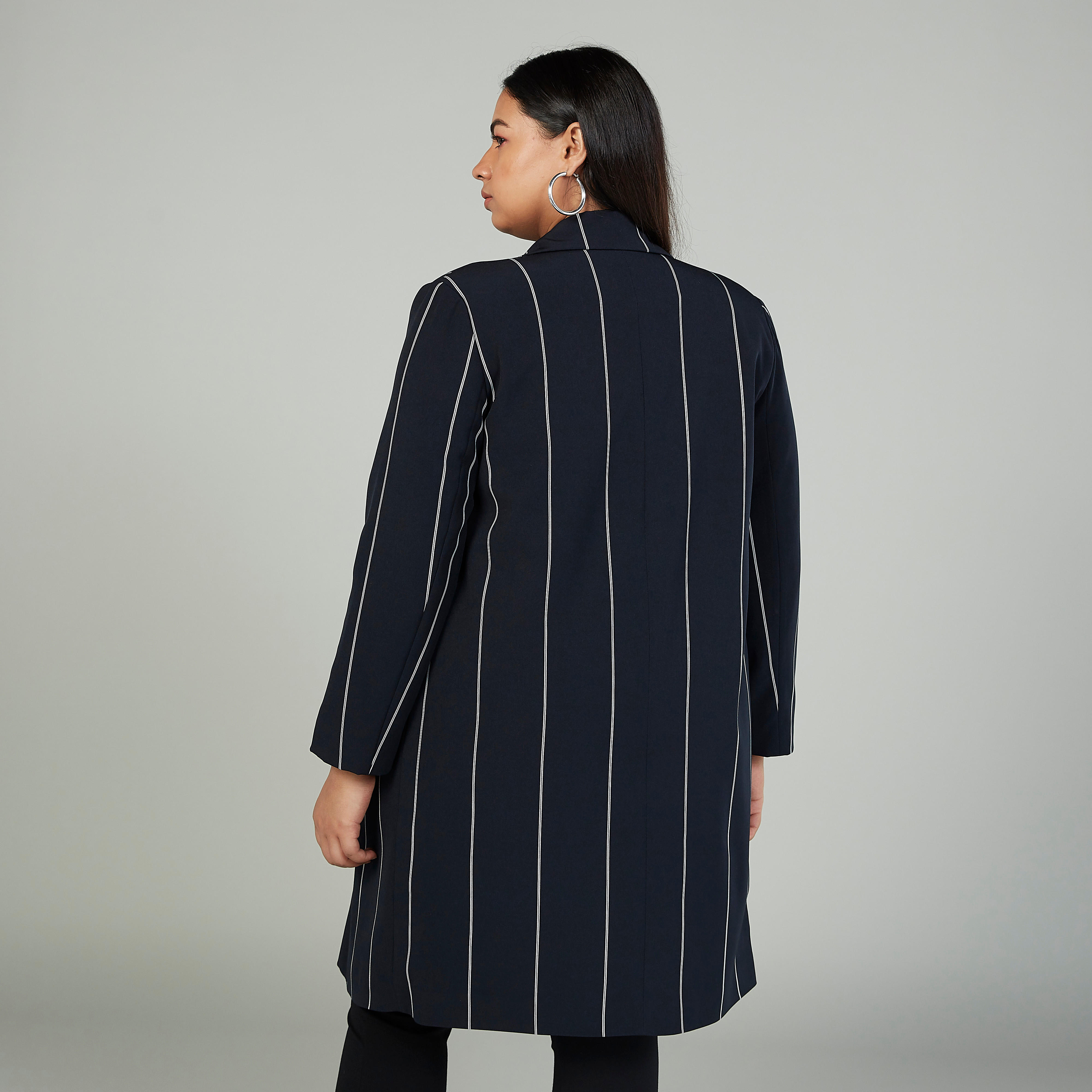 جاكيت مقلّم بأكمام طويلة وأزرار-women-winterwear-coatsandjackets-jackets-image-4
