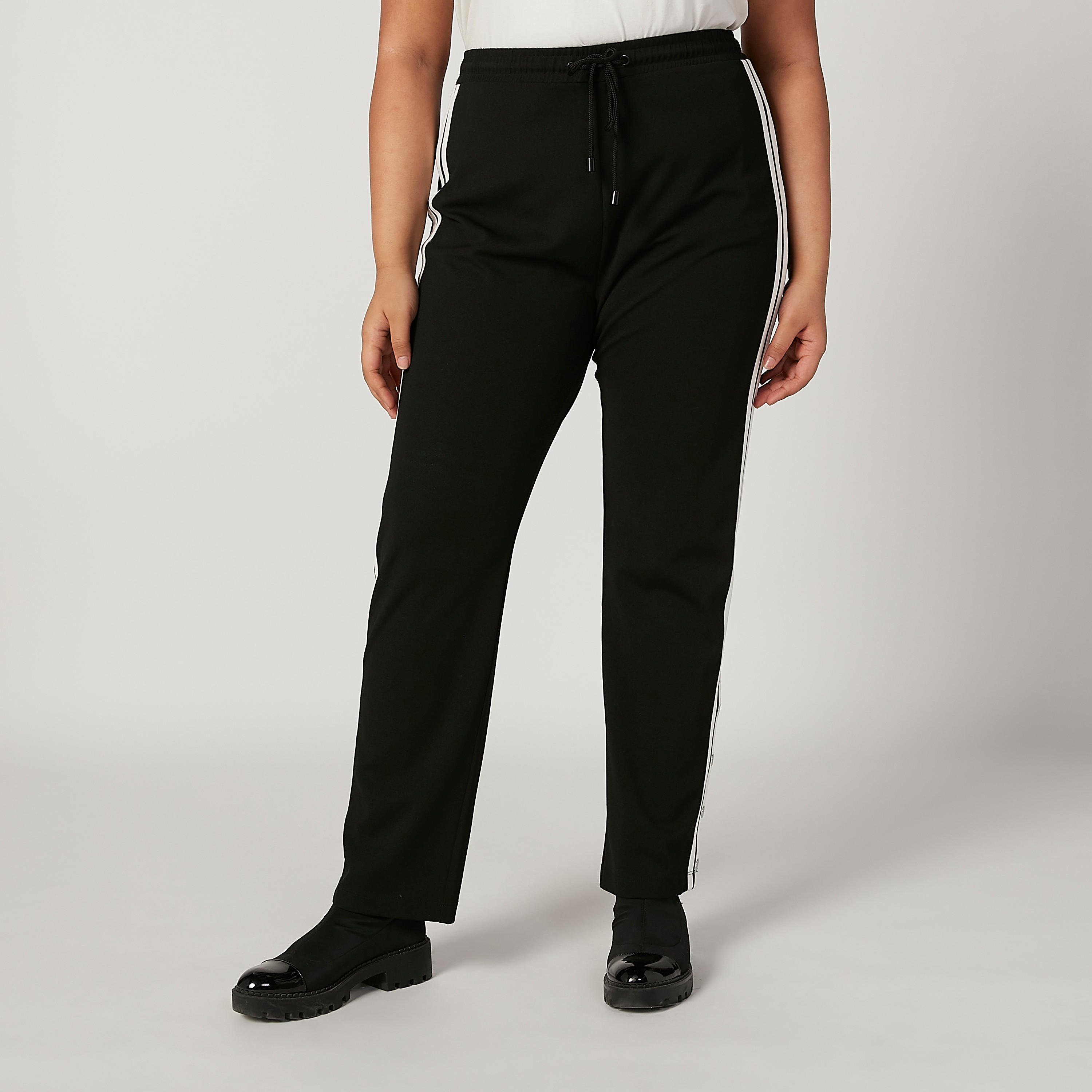 بنطال مقلم بخصر مطّاطي ورباط-women-clothing-bottoms-trousers-image-1