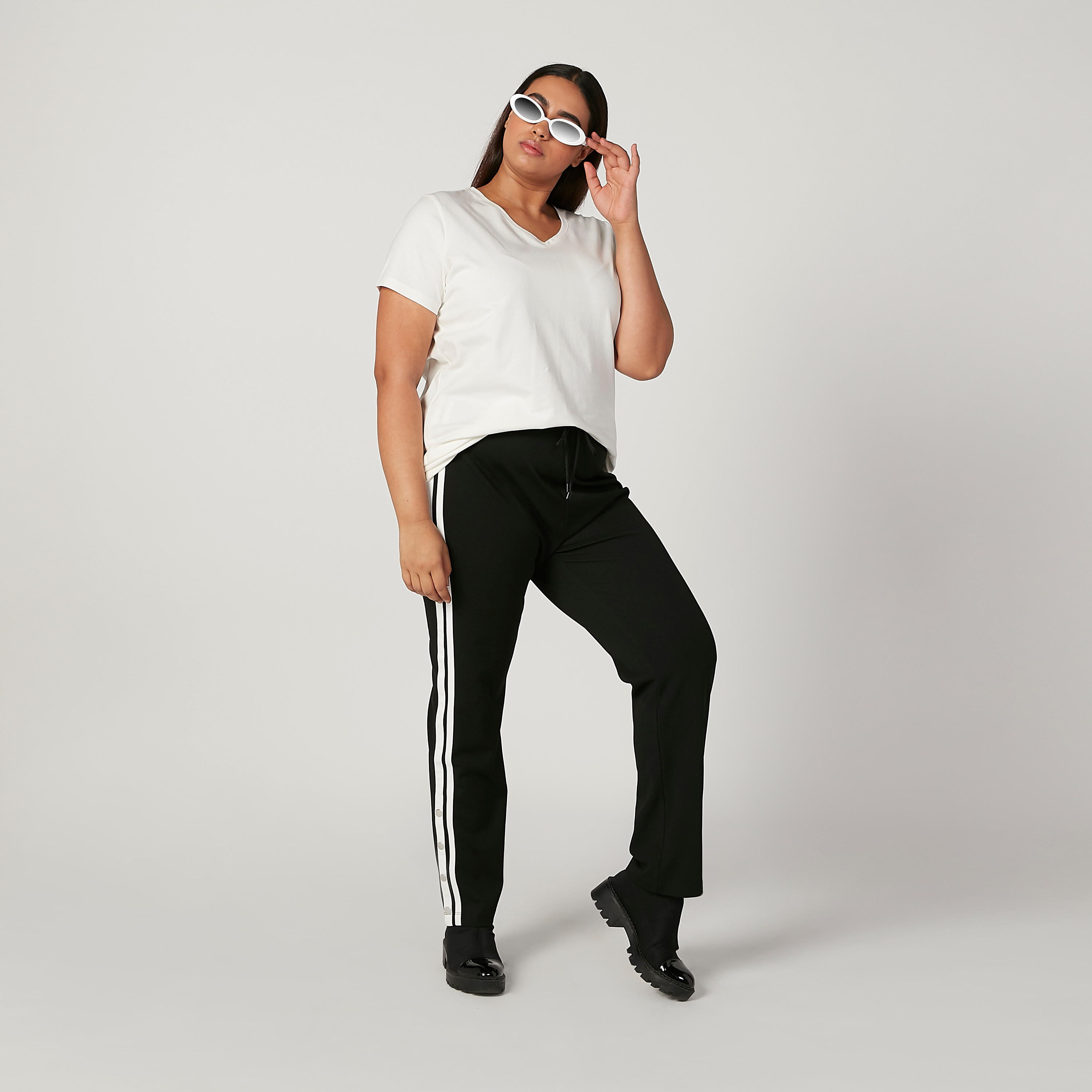 بنطال مقلم بخصر مطّاطي ورباط-women-clothing-bottoms-trousers-image-2