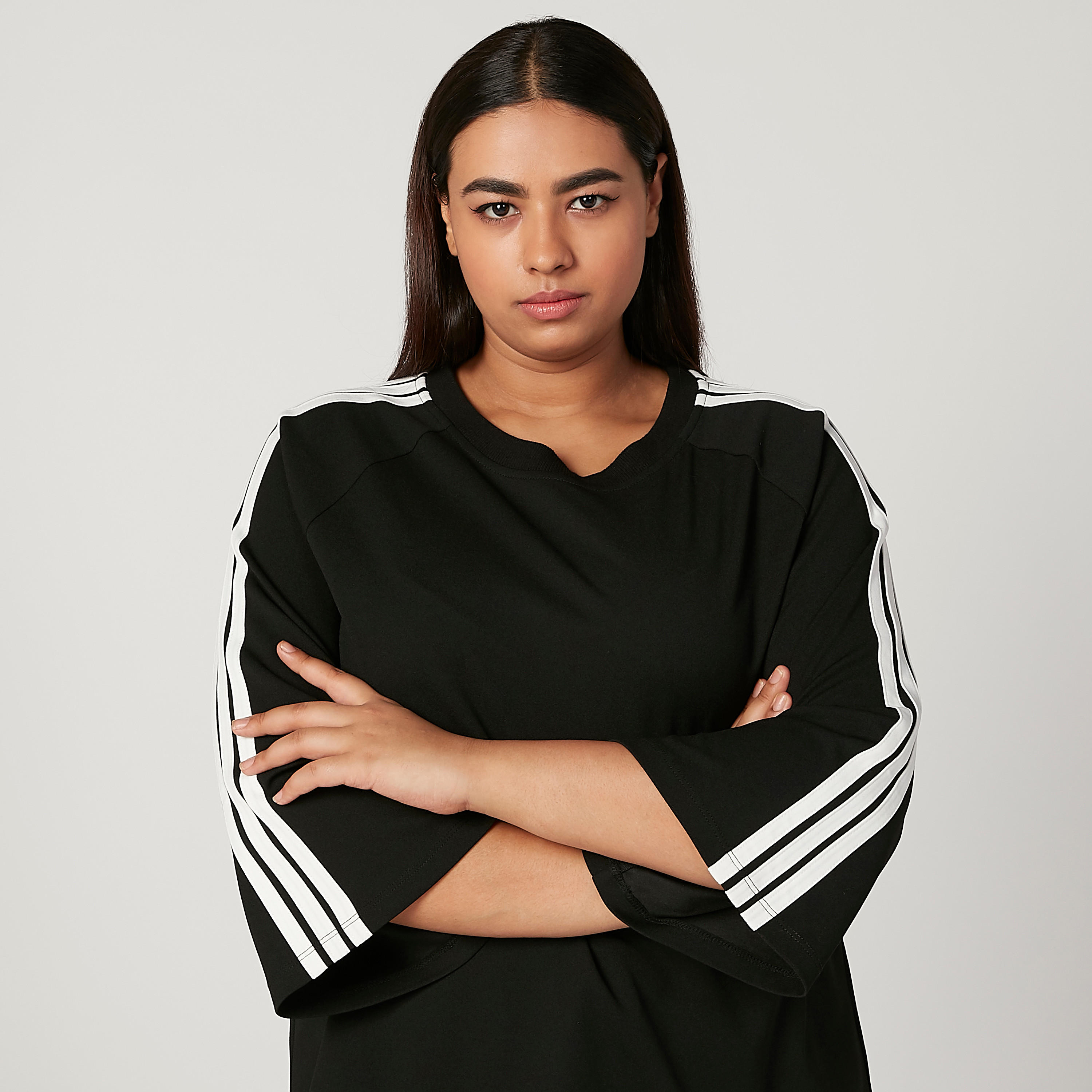 بلوزة مقلمة بياقة مستديرة وأكمام 3/4 من آيكونيك-women-clothing-tshirts-image-3