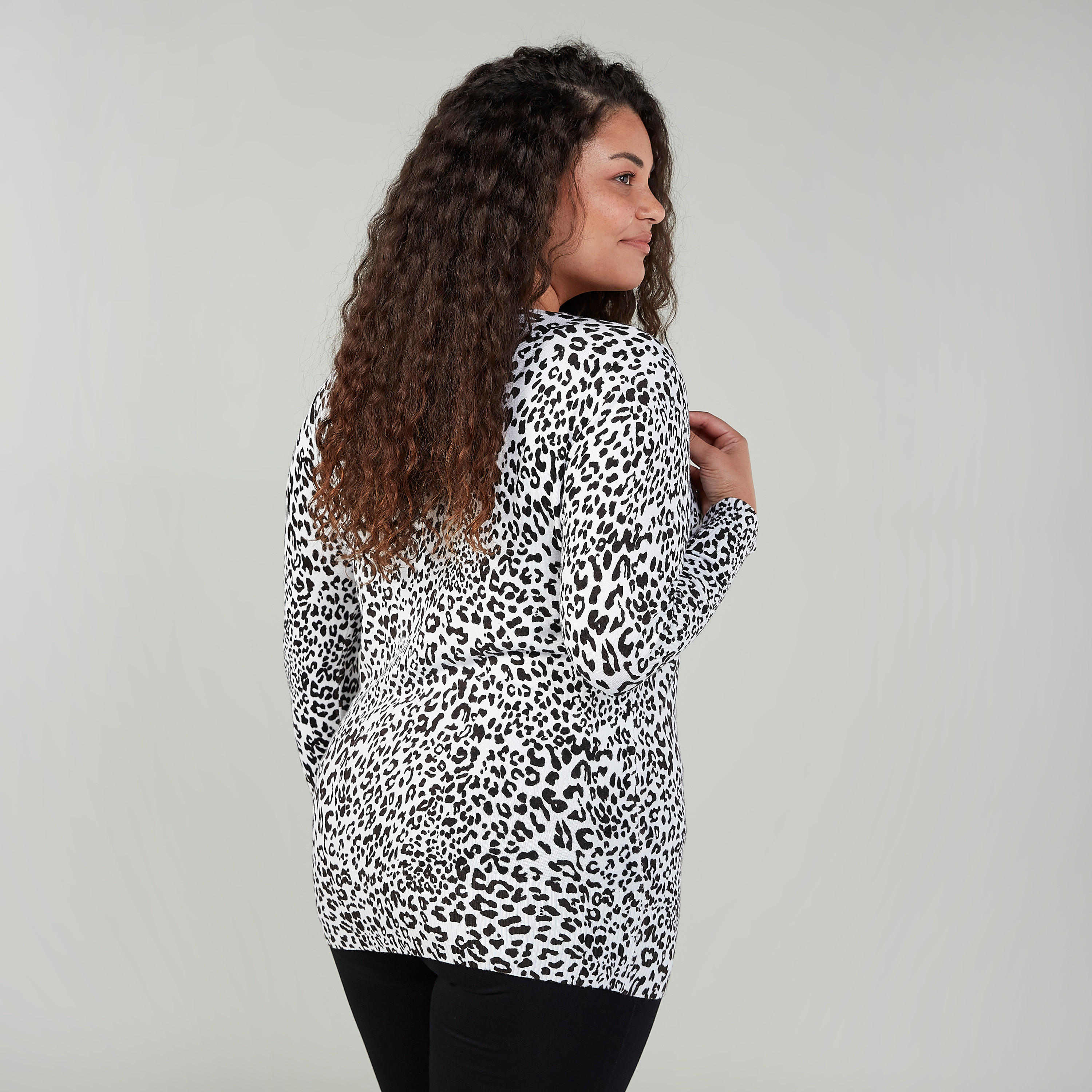كارديجان بياقة V وأكمام طويلة وطبعات حيوانات-women-winterwear-cardigansandjumpers-cardigans-image-3