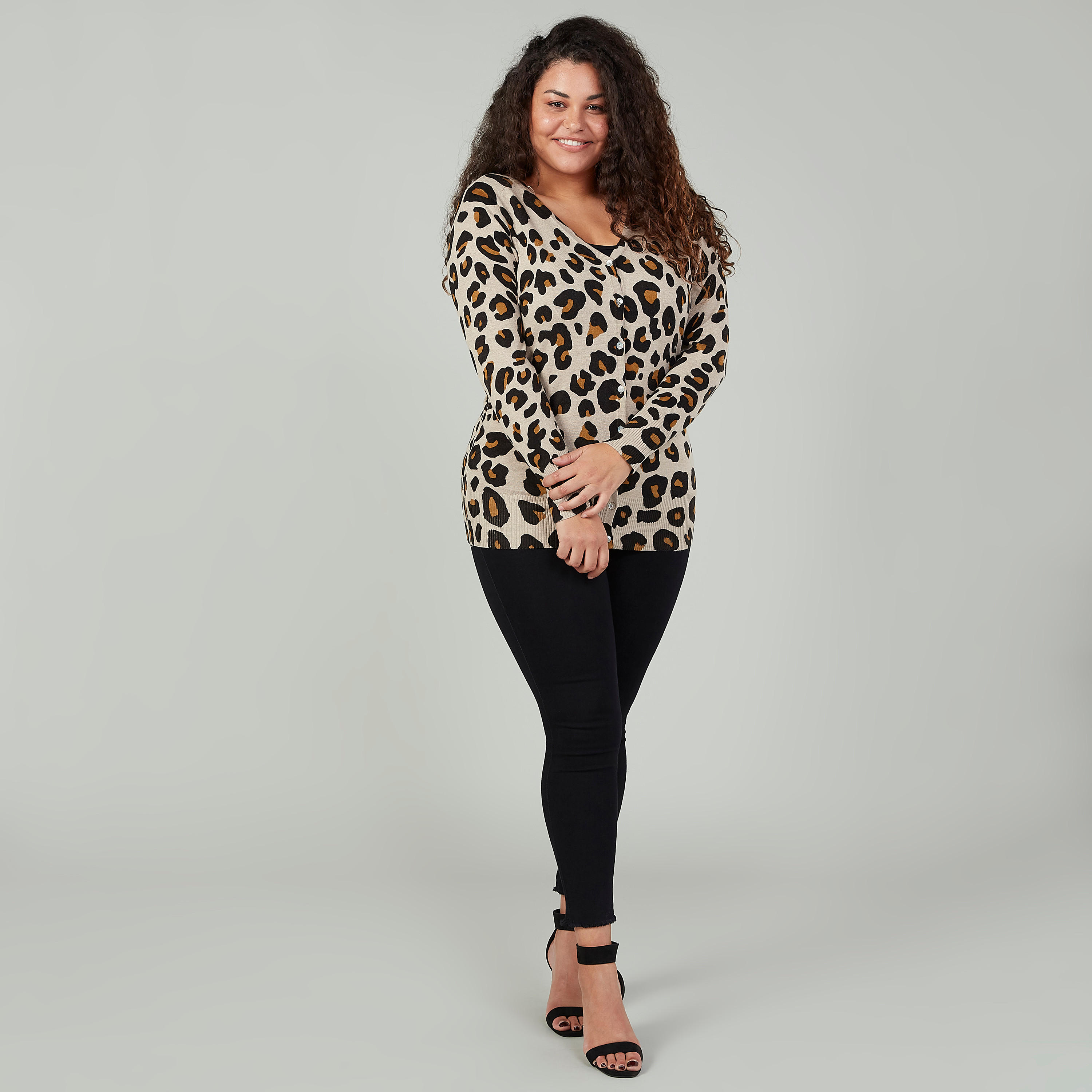 كارديجان بياقة V وأكمام طويلة وطبعات-women-winterwear-cardigansandjumpers-cardigans-image-2