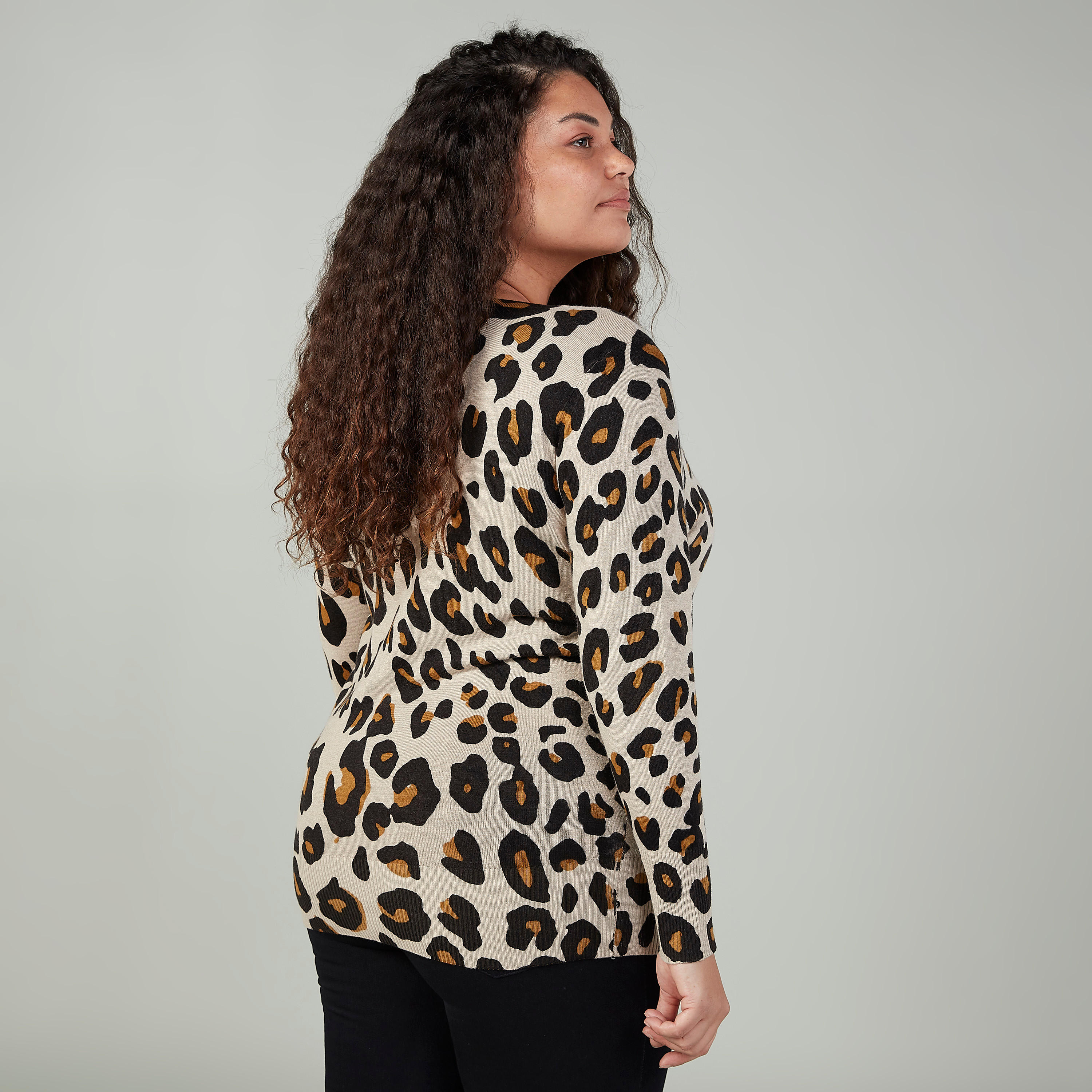 كارديجان بياقة V وأكمام طويلة وطبعات-women-winterwear-cardigansandjumpers-cardigans-image-4