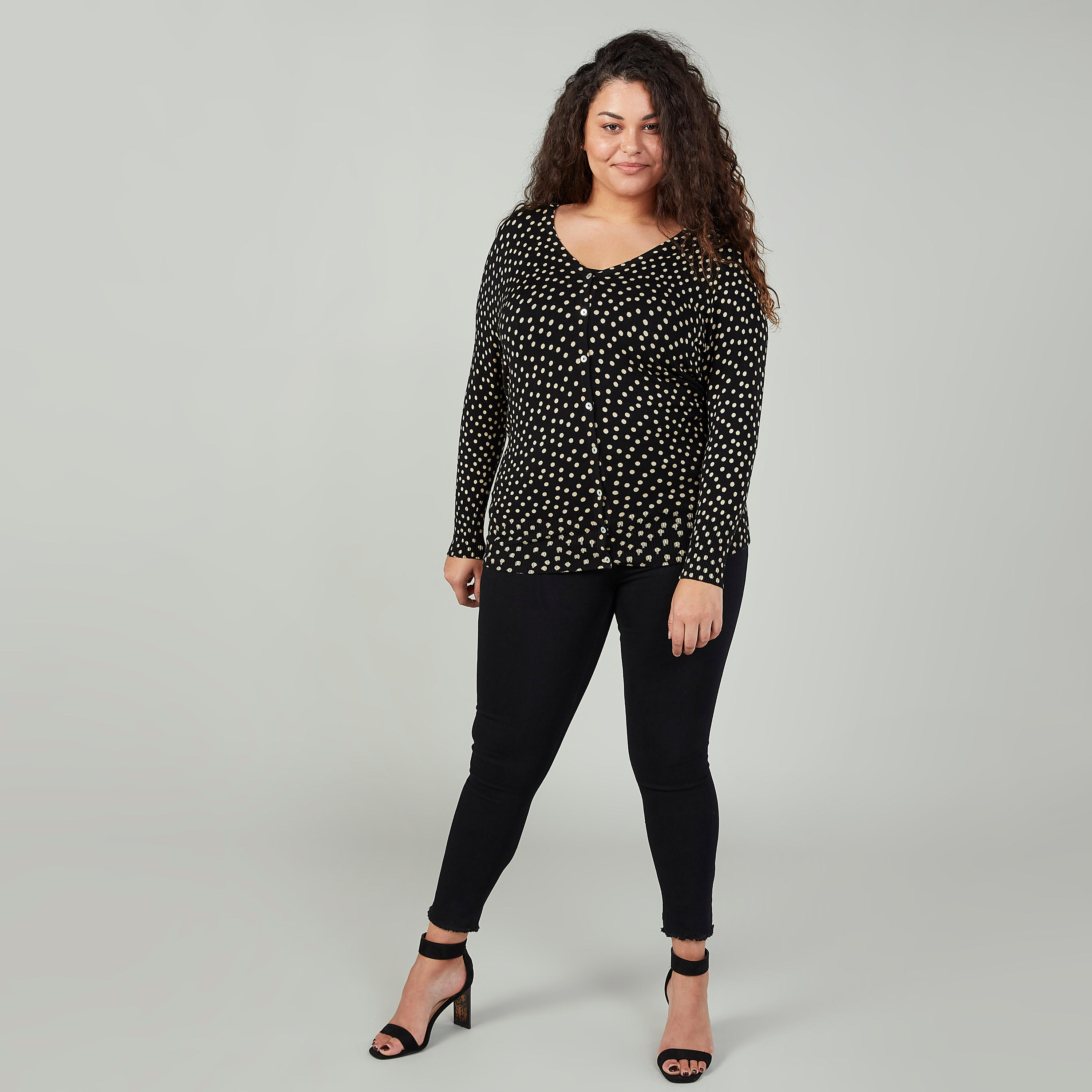كارديجان بياقة V وأكمام طويلة بطبعات-women-winterwear-cardigansandjumpers-cardigans-image-2