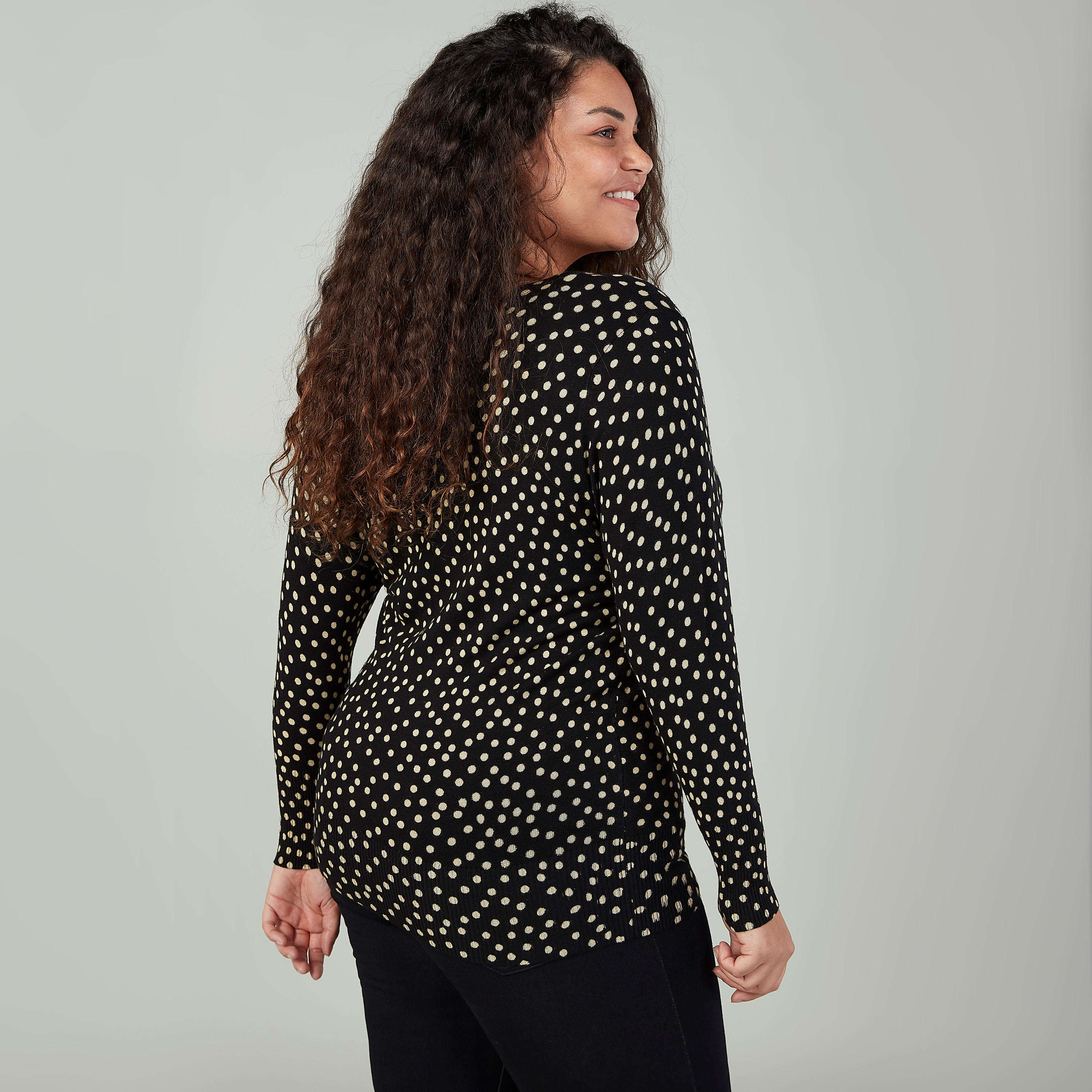 كارديجان بياقة V وأكمام طويلة بطبعات-women-winterwear-cardigansandjumpers-cardigans-image-3