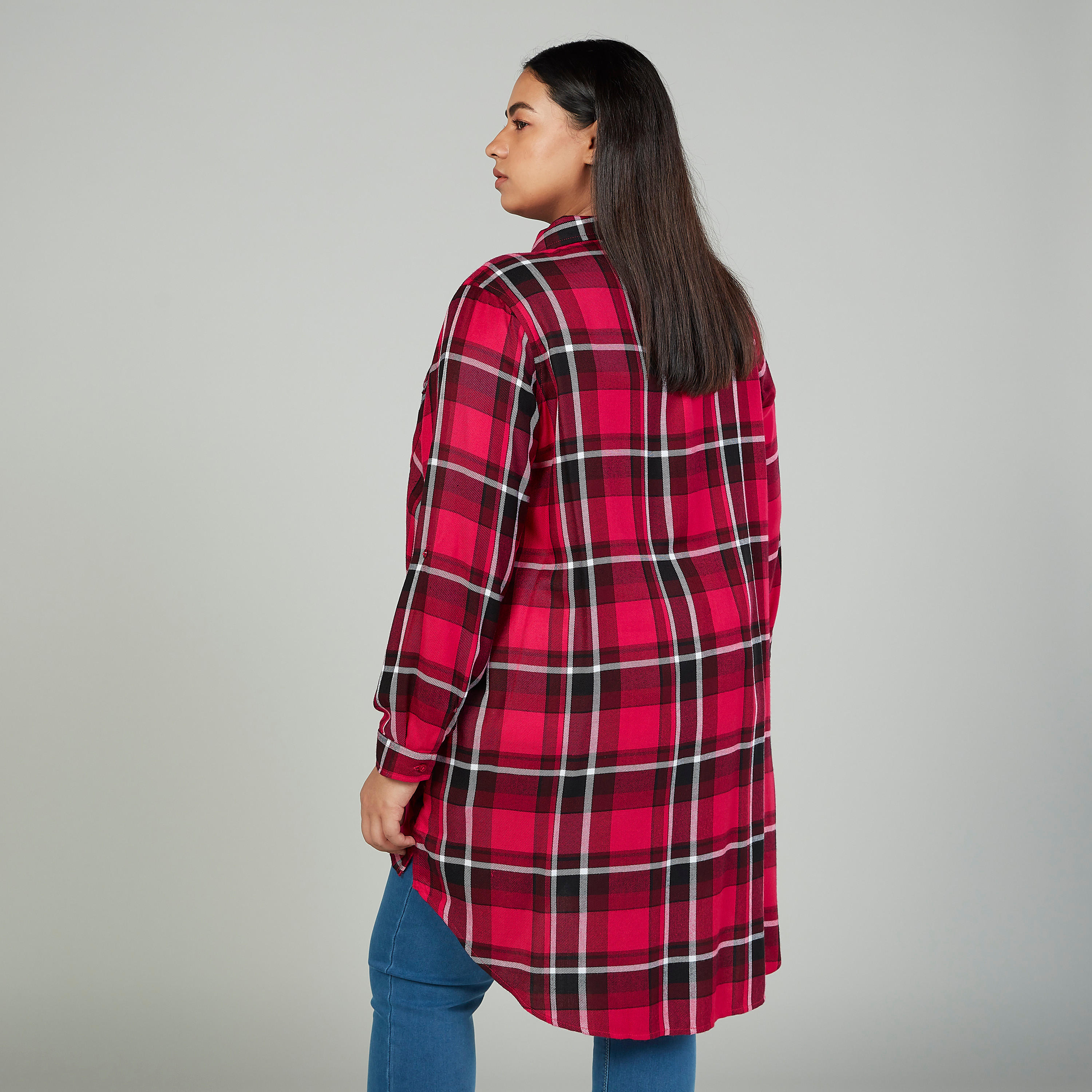 قميص كاروهات طويل بأكمام طويلة وجيوب بطيّة-women-clothing-shirtsandblouses-blouses-image-4