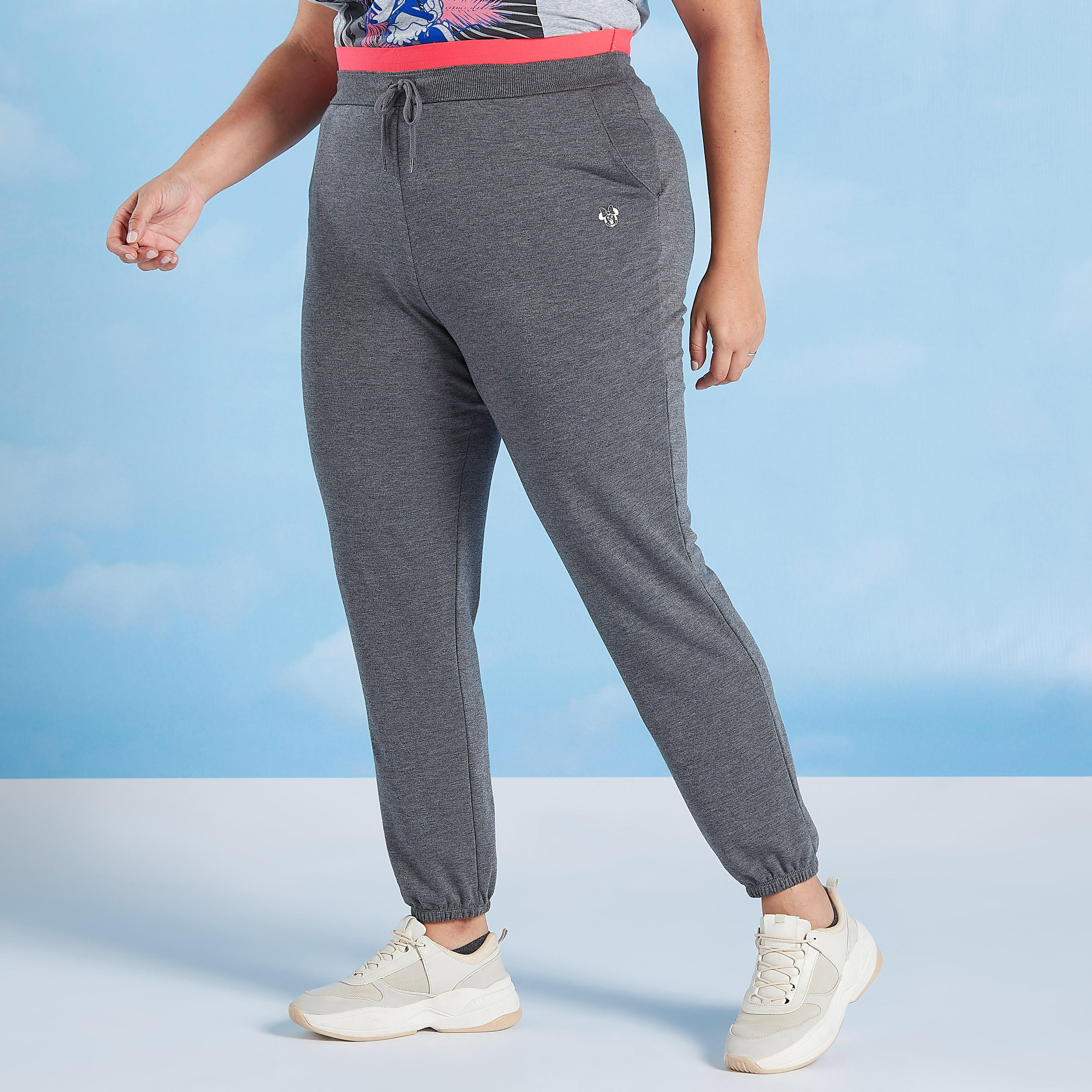 بنطلون رياضي طويل سادة بخصر متوسط الارتفاع وجيوب-women-clothing-bottoms-joggers-image-1