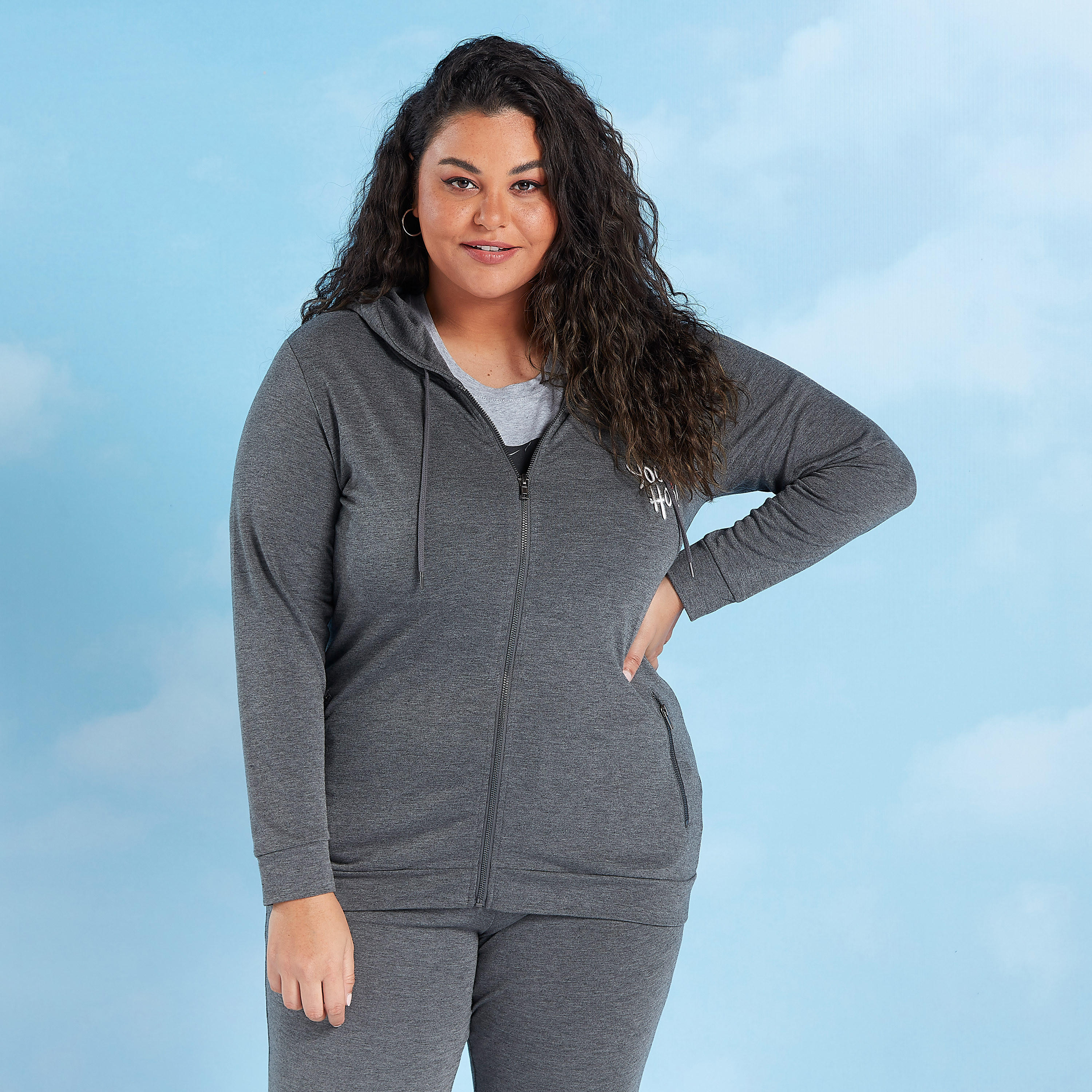 سويت شيرت بأكمام طويلة وقبعة وطبعات-women-winterwear-hoodiesandsweatshirts-sweatshirts-image-4