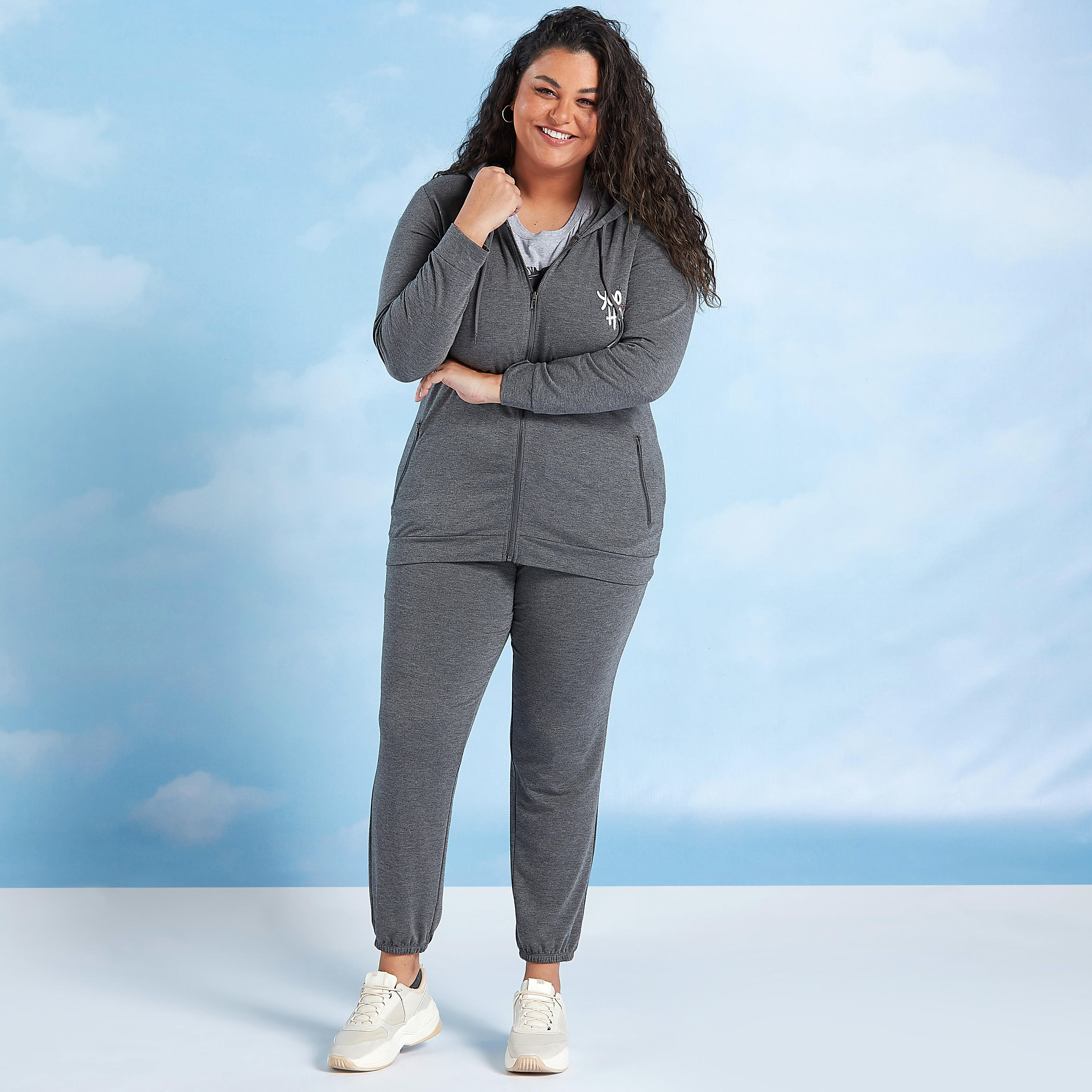 سويت شيرت بأكمام طويلة وقبعة وطبعات-women-winterwear-hoodiesandsweatshirts-sweatshirts-image-3