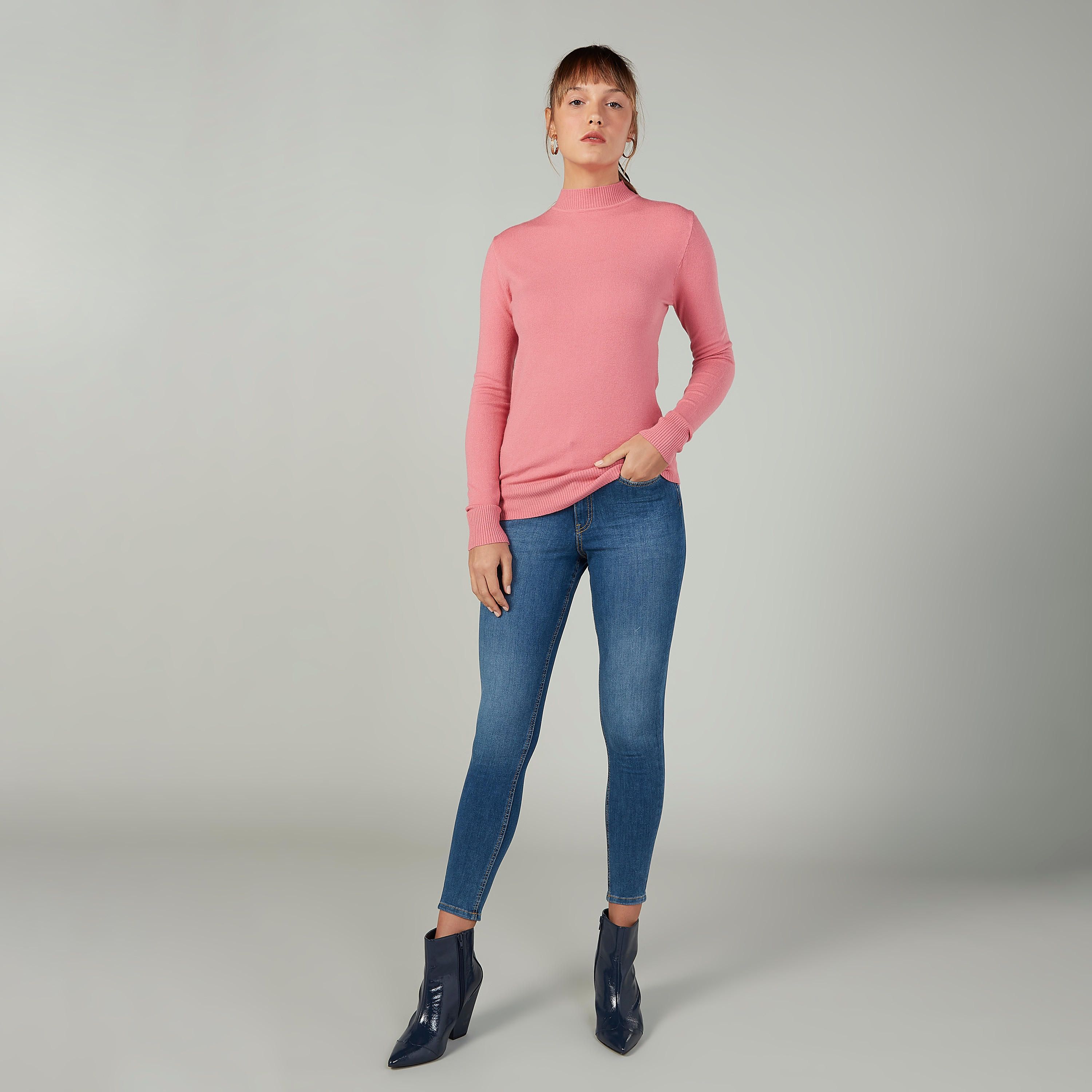 كنزة بارزة الملمس بياقة ضيّقة عالية وأكمام طويلة-women-clothing-cardigansandjumpers-jumpers-image-1