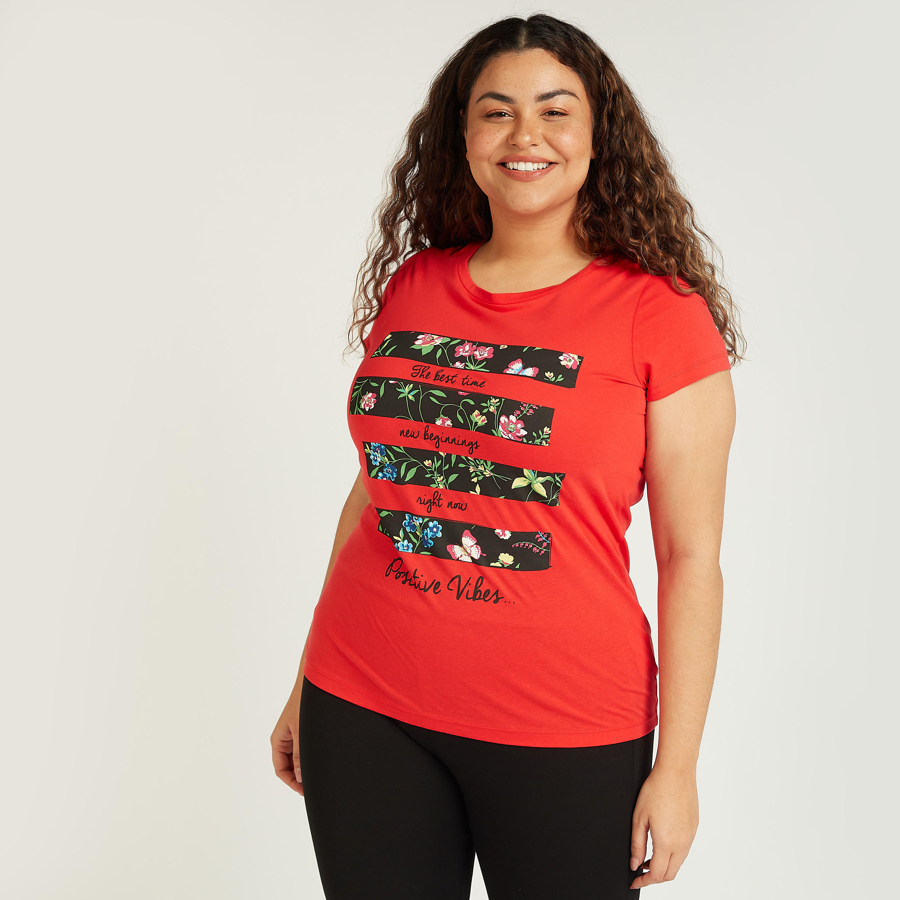 تيشيرت بياقة مستديرة وأكمام قصيرة وطبعات-women-clothing-tshirts-image-4