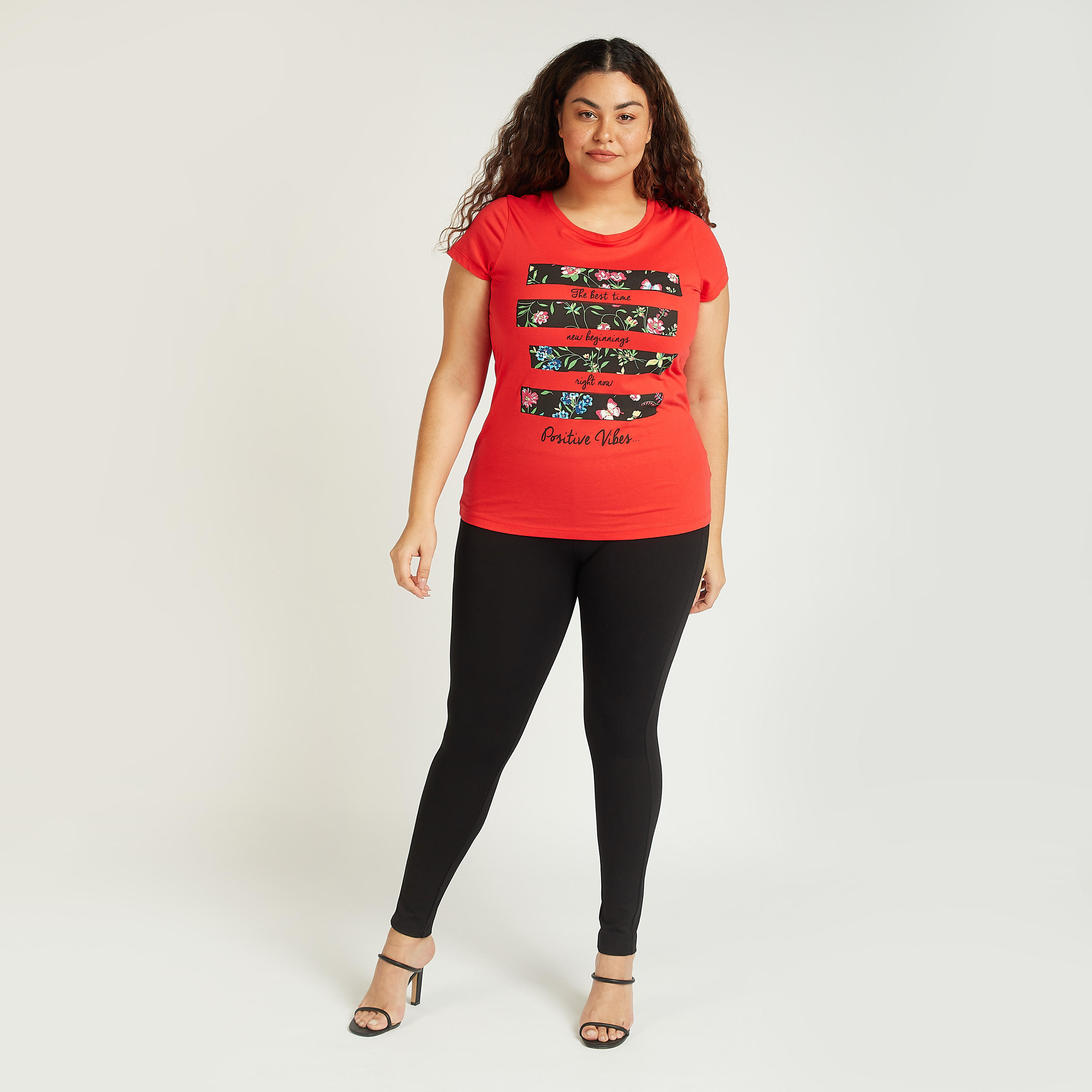 تيشيرت بياقة مستديرة وأكمام قصيرة وطبعات-women-clothing-tshirts-image-3
