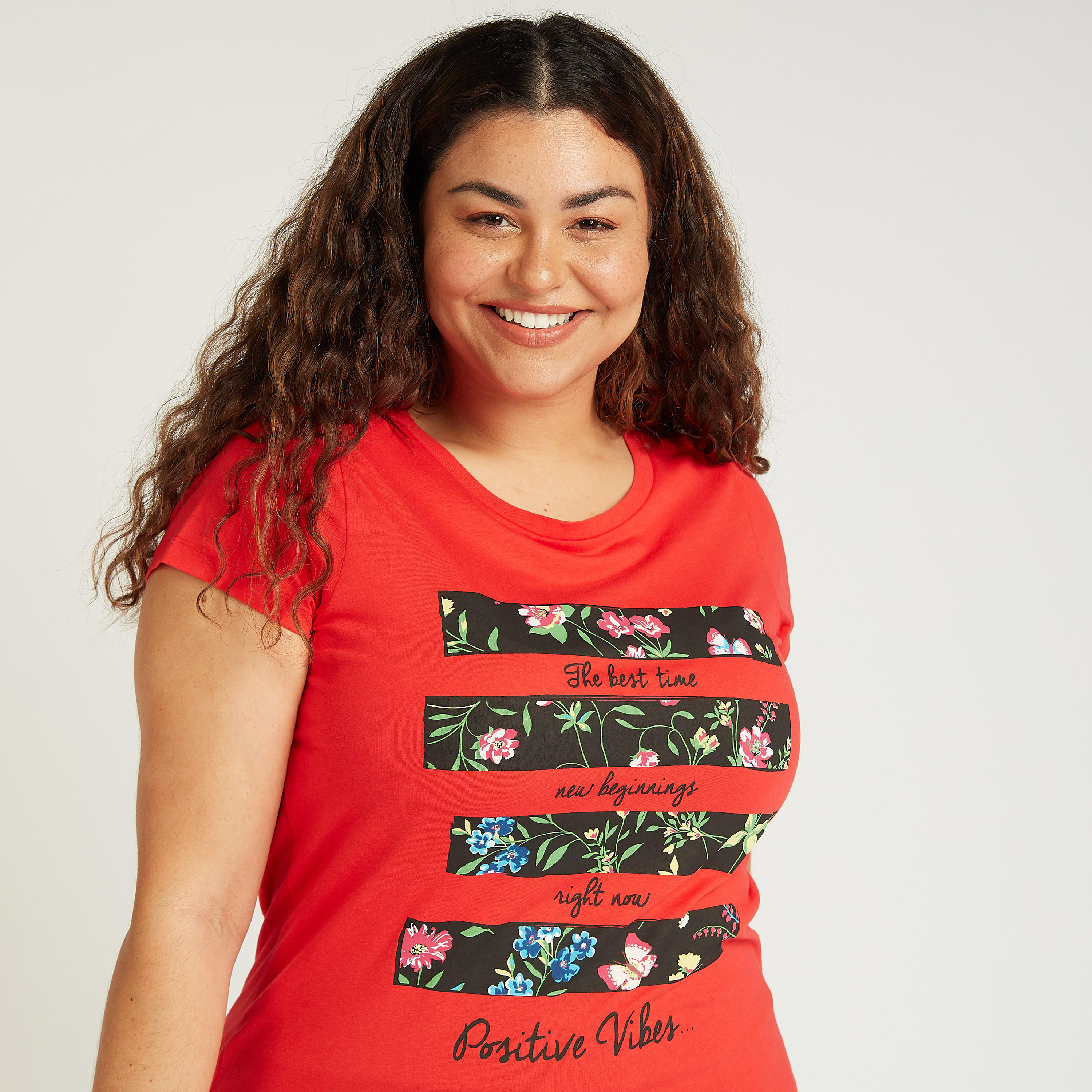 تيشيرت بياقة مستديرة وأكمام قصيرة وطبعات-women-clothing-tshirts-image-2