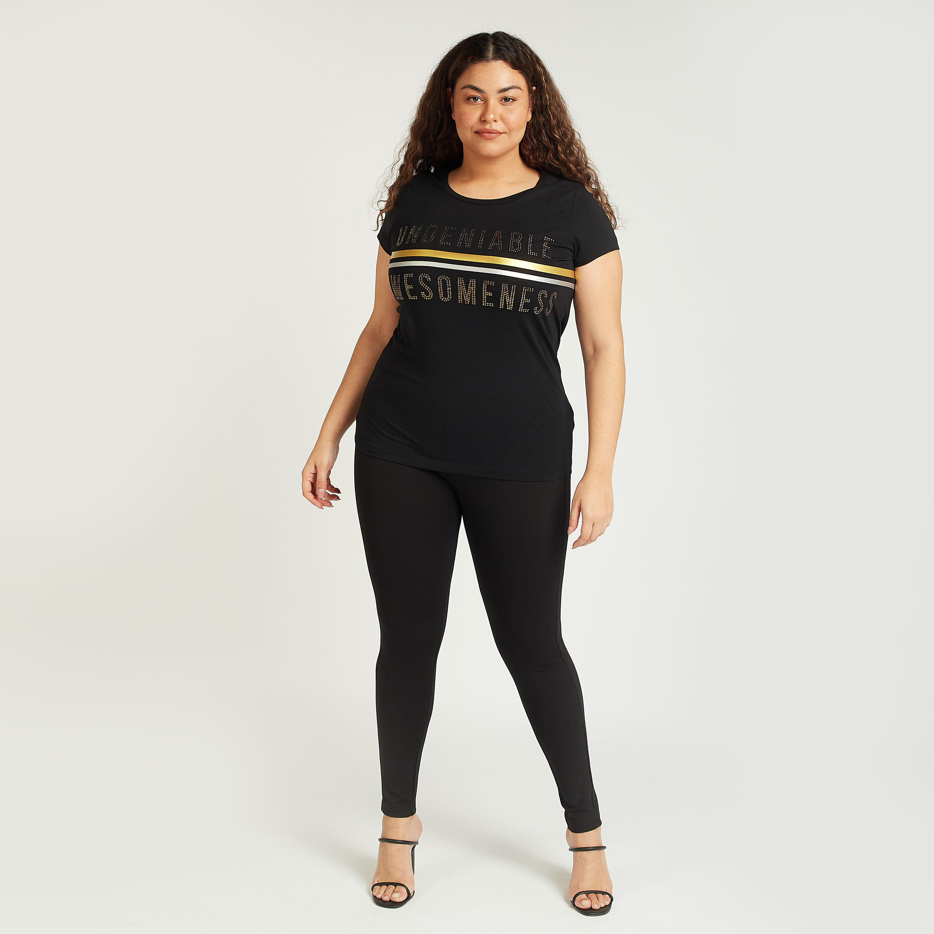 تيشيرت مزيّن بياقة مستديرة وأكمام قصيرة-women-clothing-tshirts-image-2
