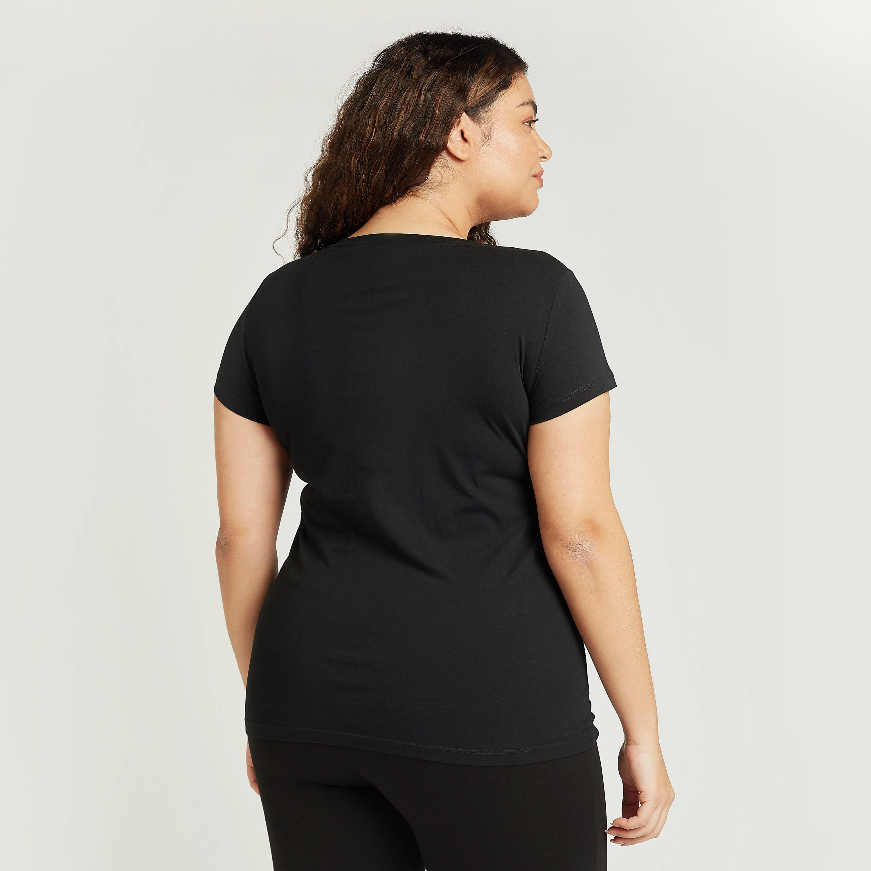 تيشيرت بياقة مستديرة وأكمام قصيرة وطبعات تيبوجرافيك-women-clothing-tshirts-image-4