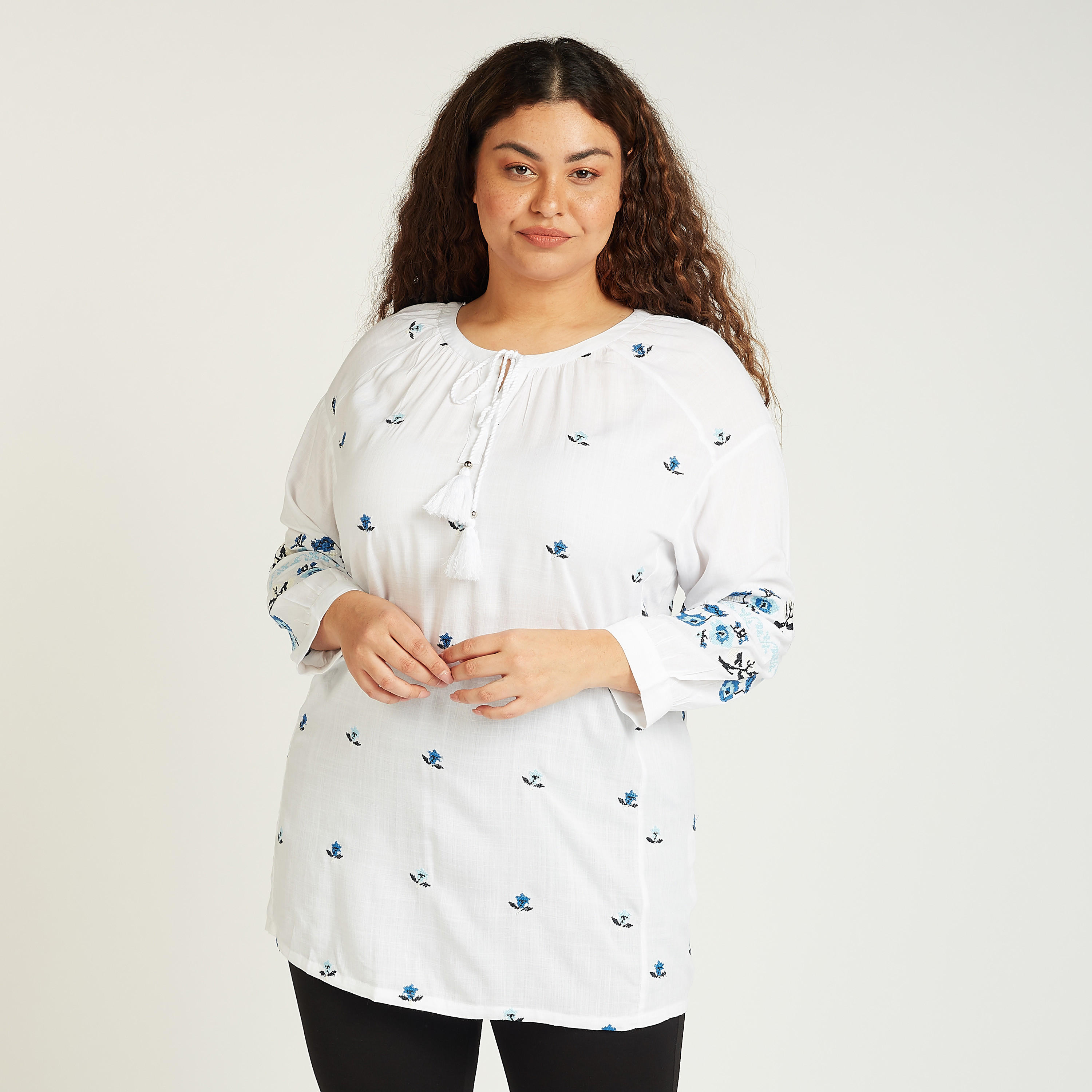 بلوزة مطرّزة بأكمام طويلة وأربطة-women-clothing-shirtsandblouses-blouses-image-1