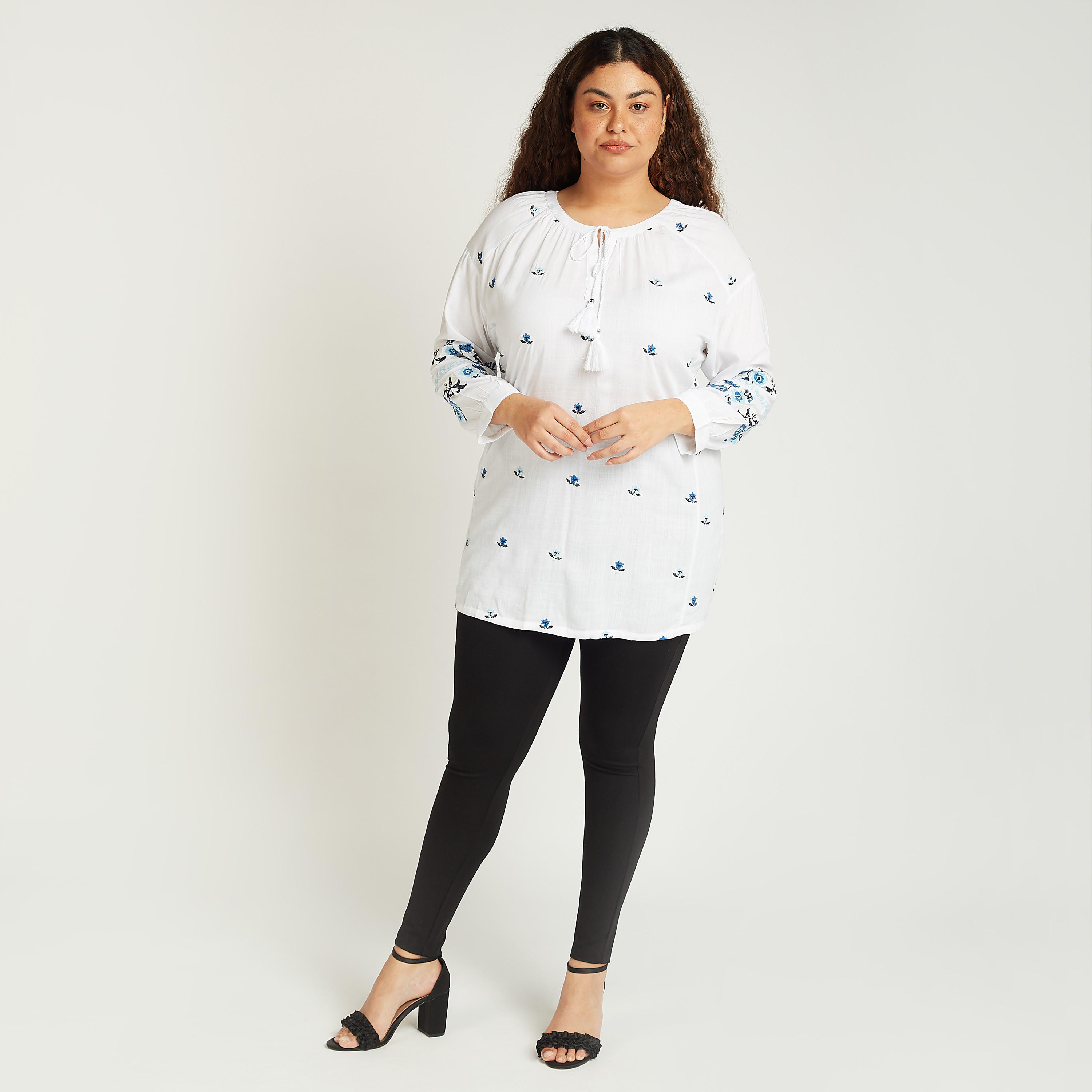 بلوزة مطرّزة بأكمام طويلة وأربطة-women-clothing-shirtsandblouses-blouses-image-2