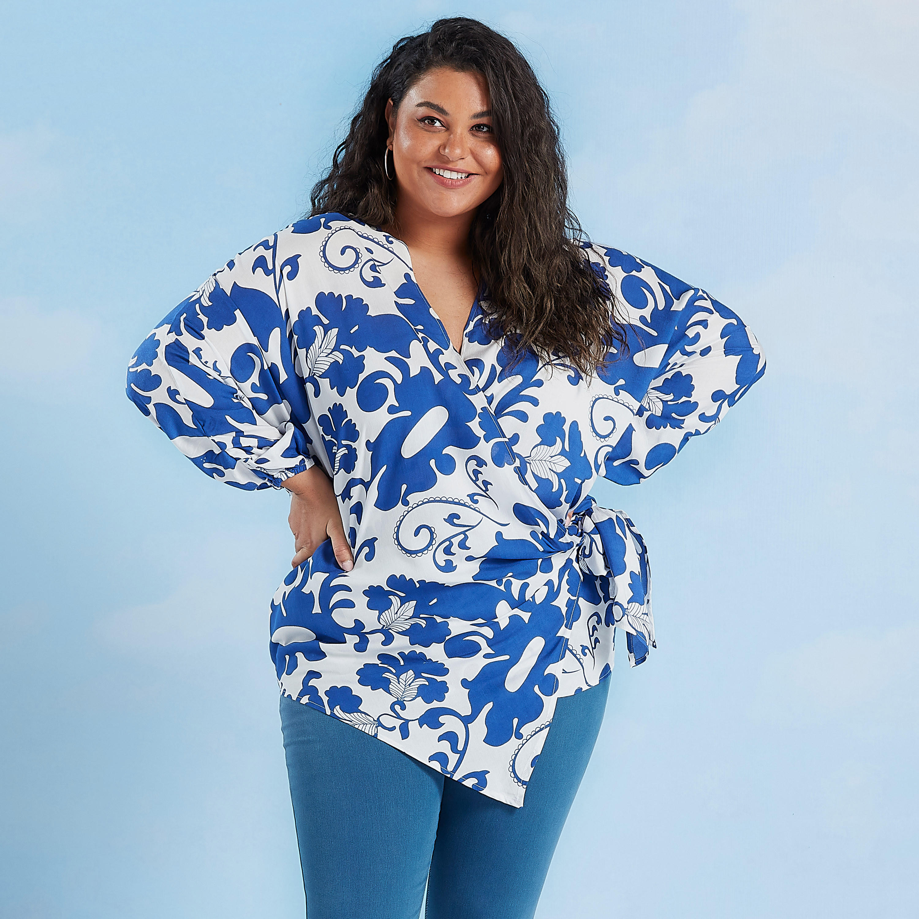 بلوزة بياقة V وأربطة وطبعات من آيكونيك-women-clothing-shirtsandblouses-blouses-image-4