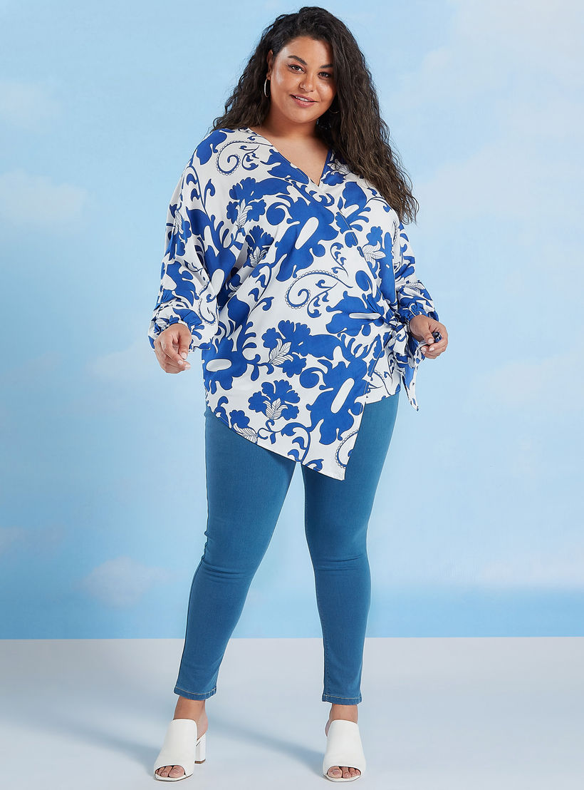 بلوزة بياقة V وأربطة وطبعات من آيكونيك-women-clothing-shirtsandblouses-blouses-image-2