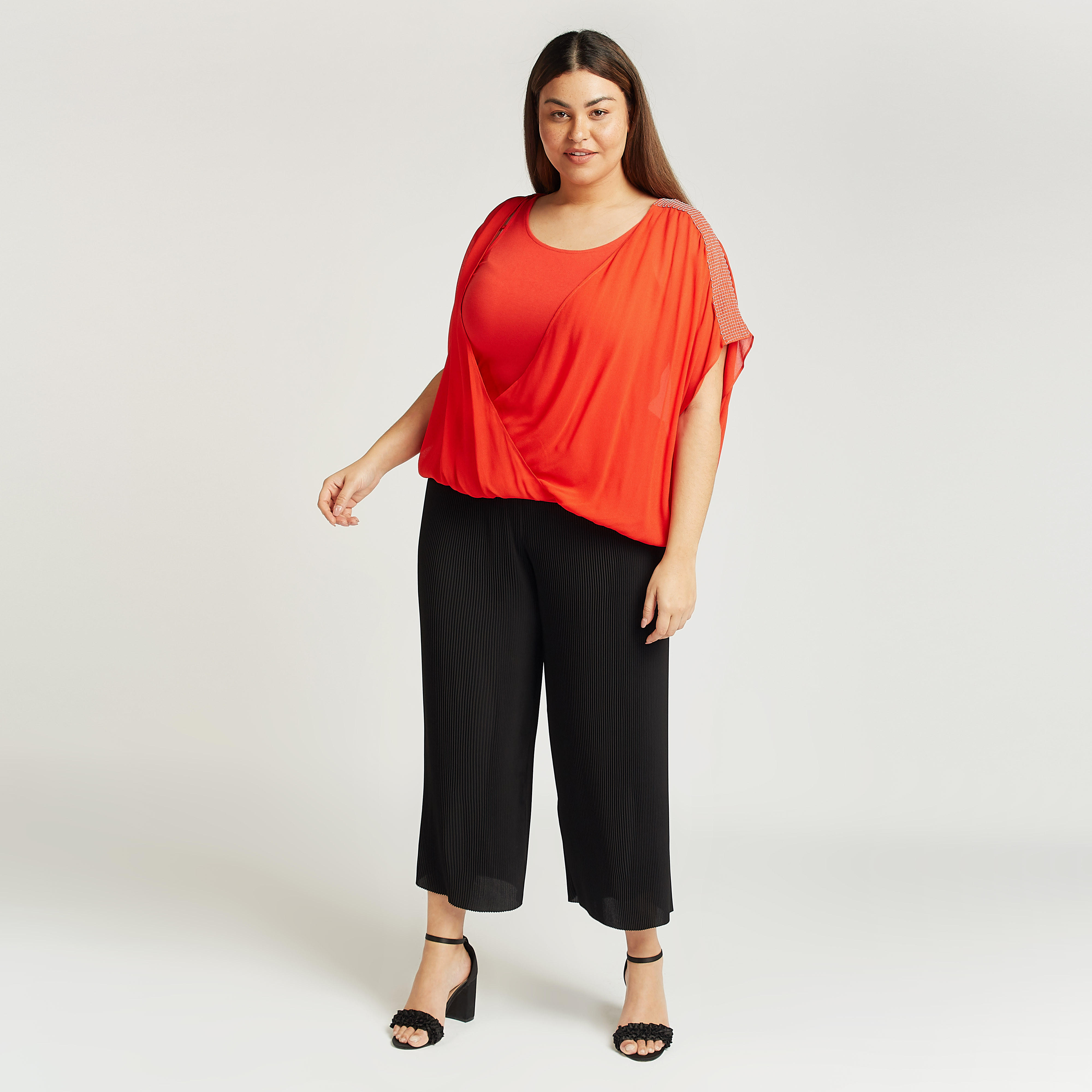 بلوزة سادة بياقة مستديرة وأكمام لامعة-women-clothing-shirtsandblouses-blouses-image-3