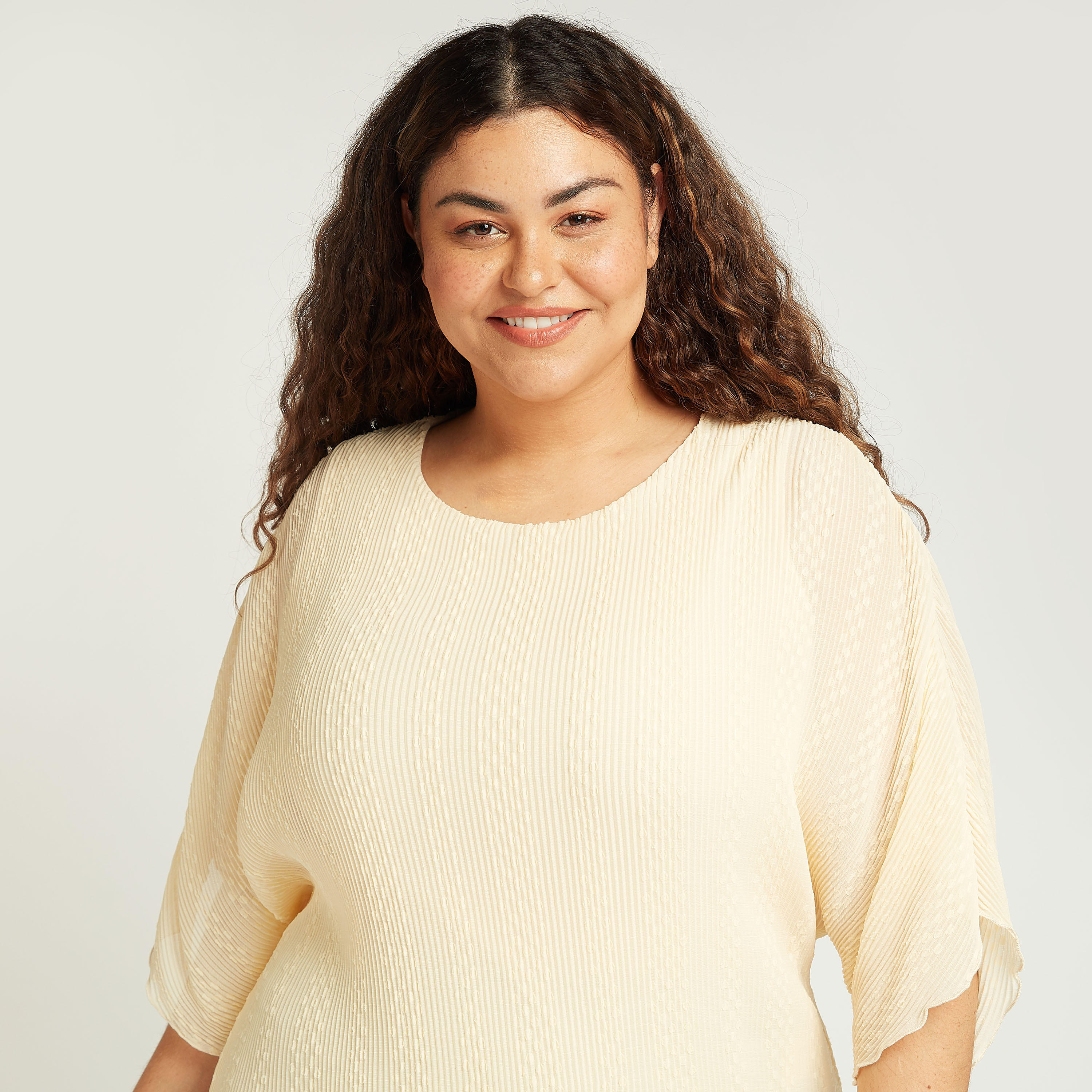 بلوزة بارزة الملمس بياقة مستديرة وأكمام واسعة-women-clothing-shirtsandblouses-blouses-image-2