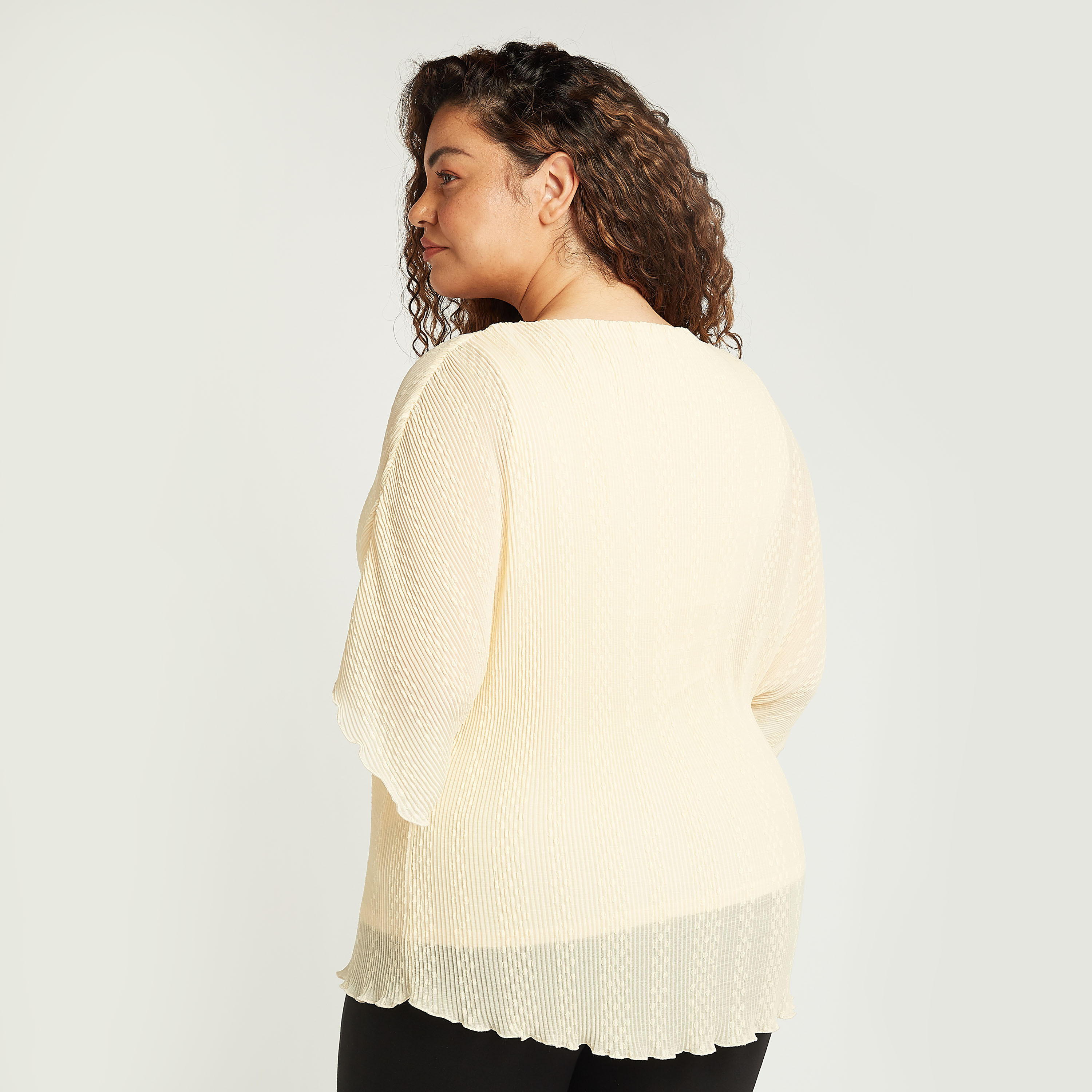 بلوزة بارزة الملمس بياقة مستديرة وأكمام واسعة-women-clothing-shirtsandblouses-blouses-image-1