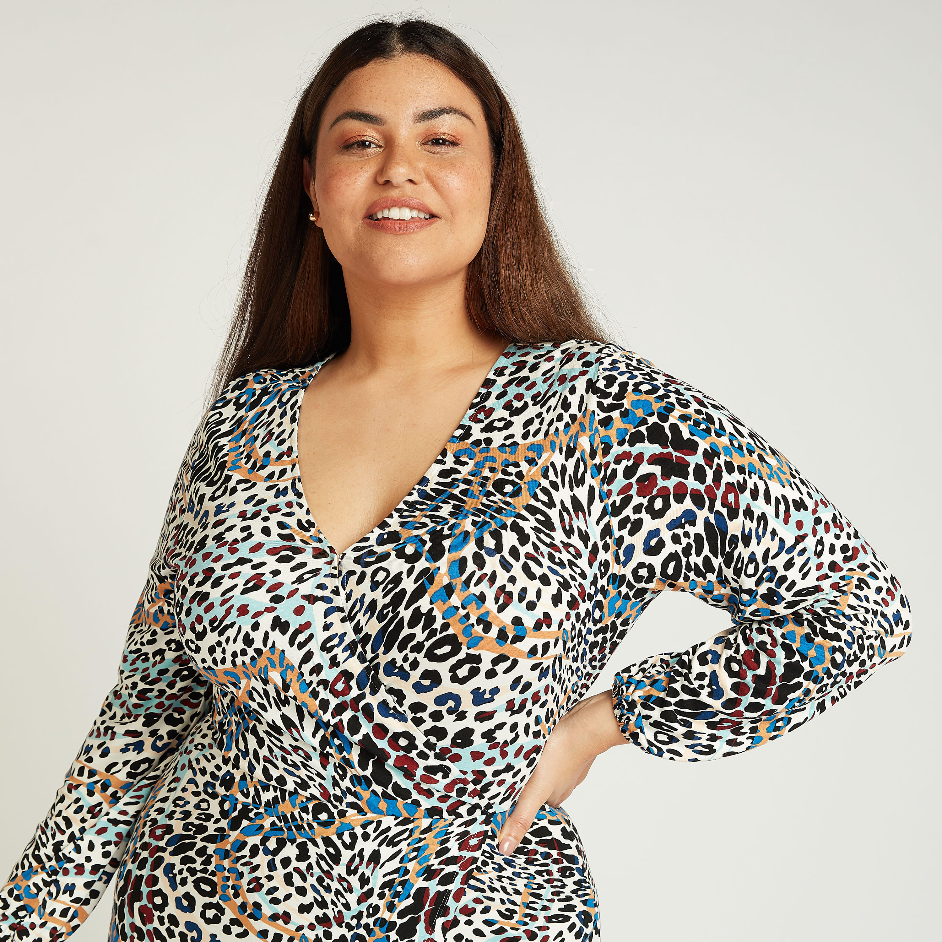 فستان ملفوف ميدي بطبعات حيوانات بياقة V واكمام طويلة-women-clothing-dresses-image-3