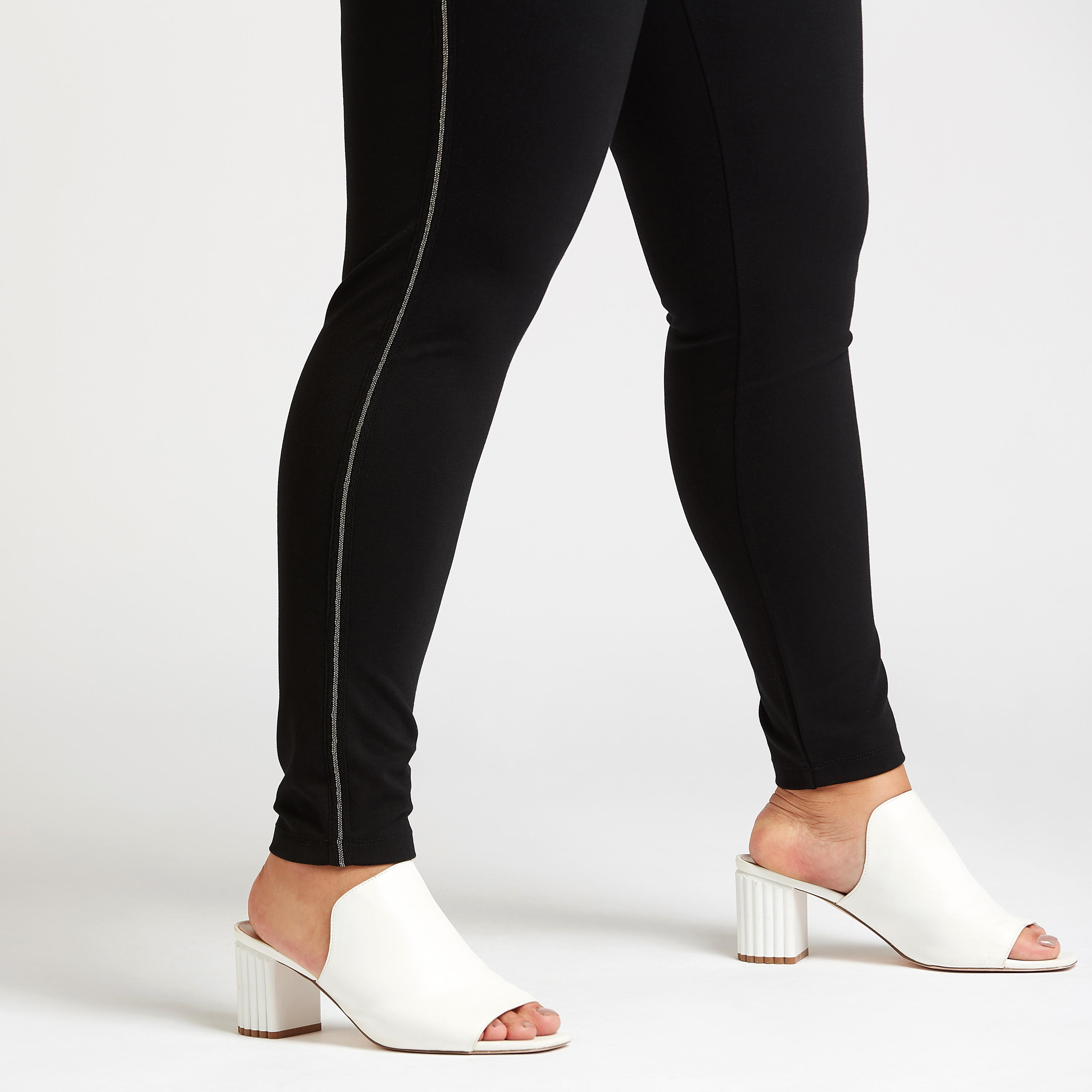 بنطلون ليقنز سادة بخصر متوسط الارتفاع وخصر مطاطي-women-clothing-bottoms-leggings-image-3