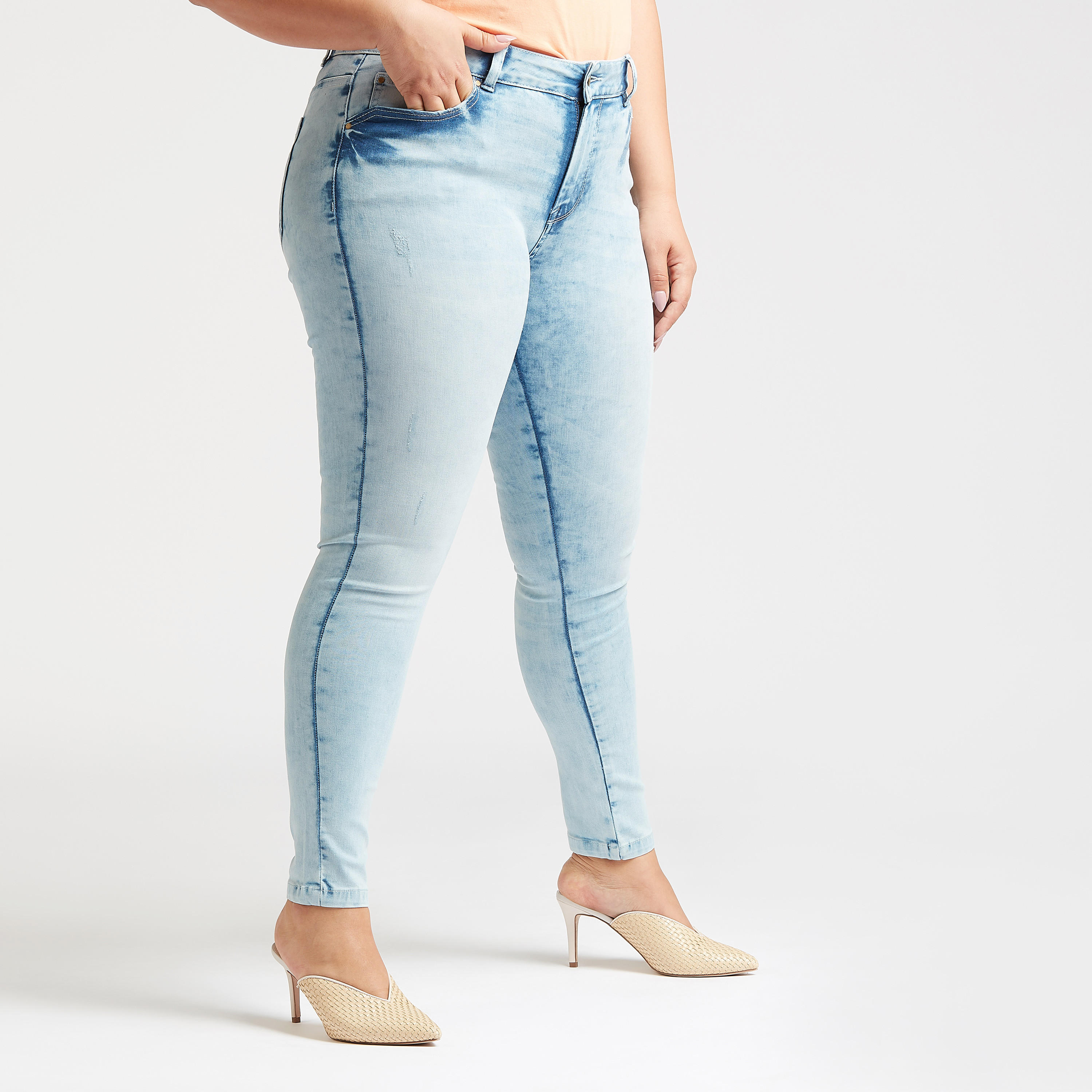 بنطلون جينز سادة سكيني بخصر متوسّط الإرتفاع وجيوب وعراوي حزام-women-clothing-bottoms-jeans-image-1