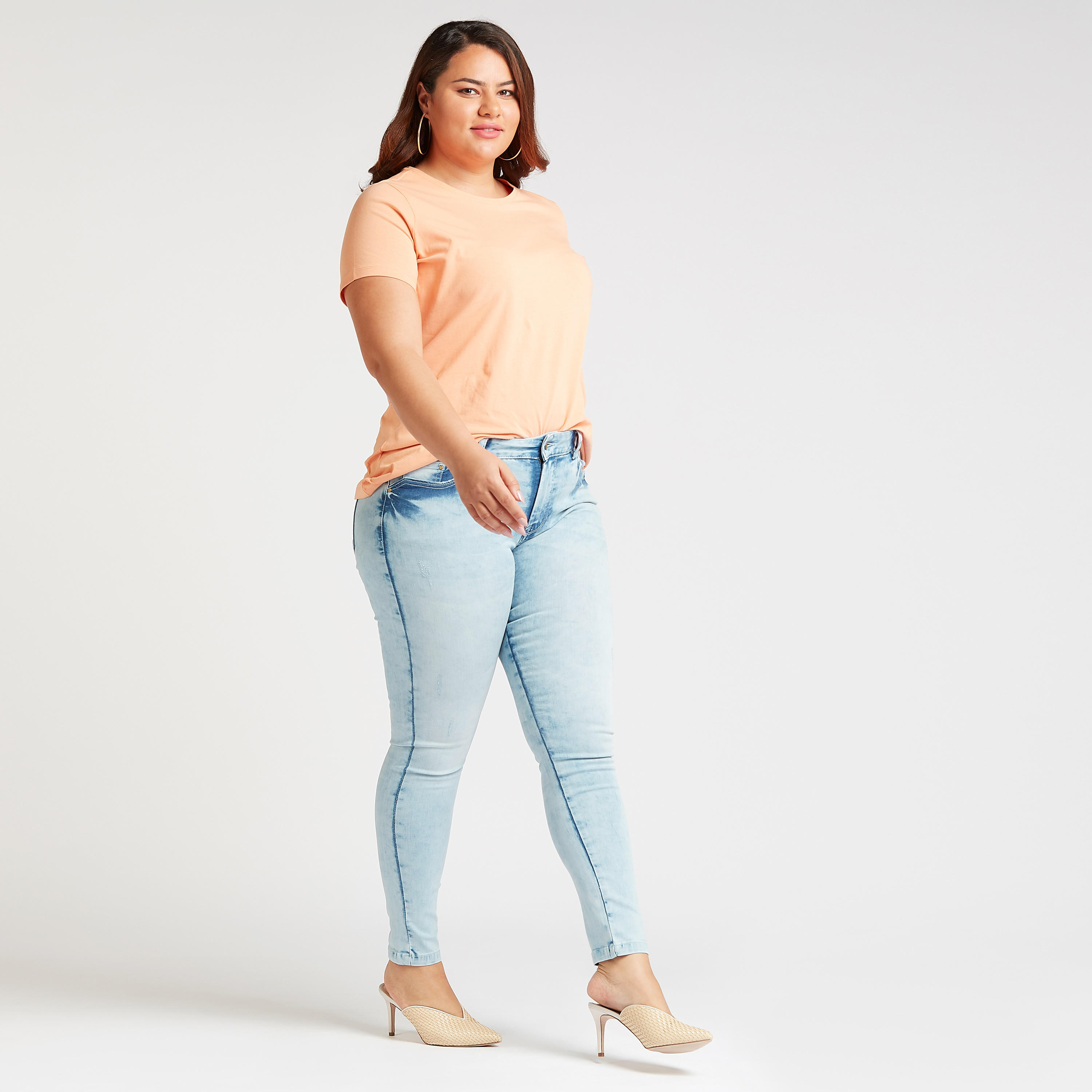 بنطلون جينز سادة سكيني بخصر متوسّط الإرتفاع وجيوب وعراوي حزام-women-clothing-bottoms-jeans-image-2
