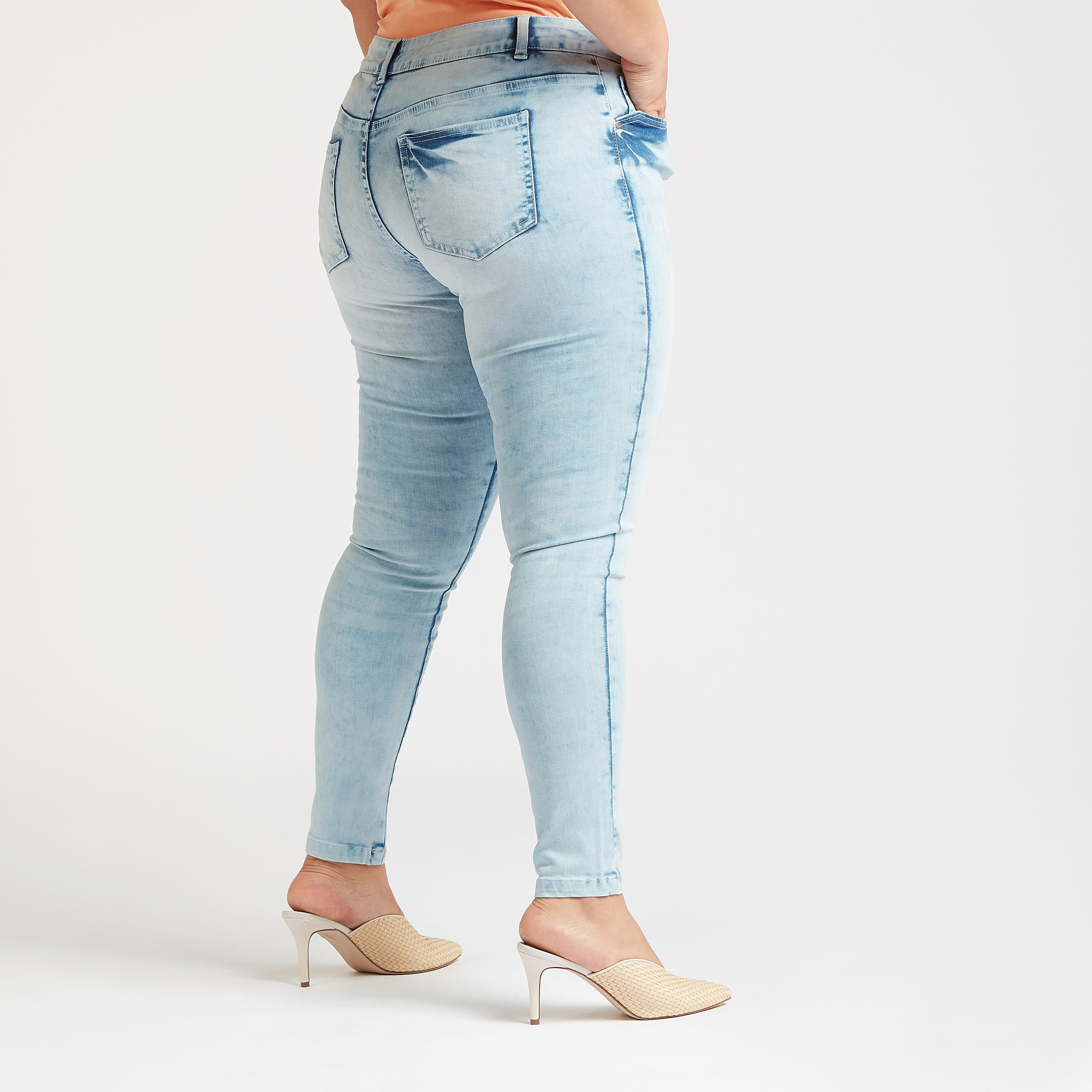 بنطلون جينز سادة سكيني بخصر متوسّط الإرتفاع وجيوب وعراوي حزام-women-clothing-bottoms-jeans-image-4