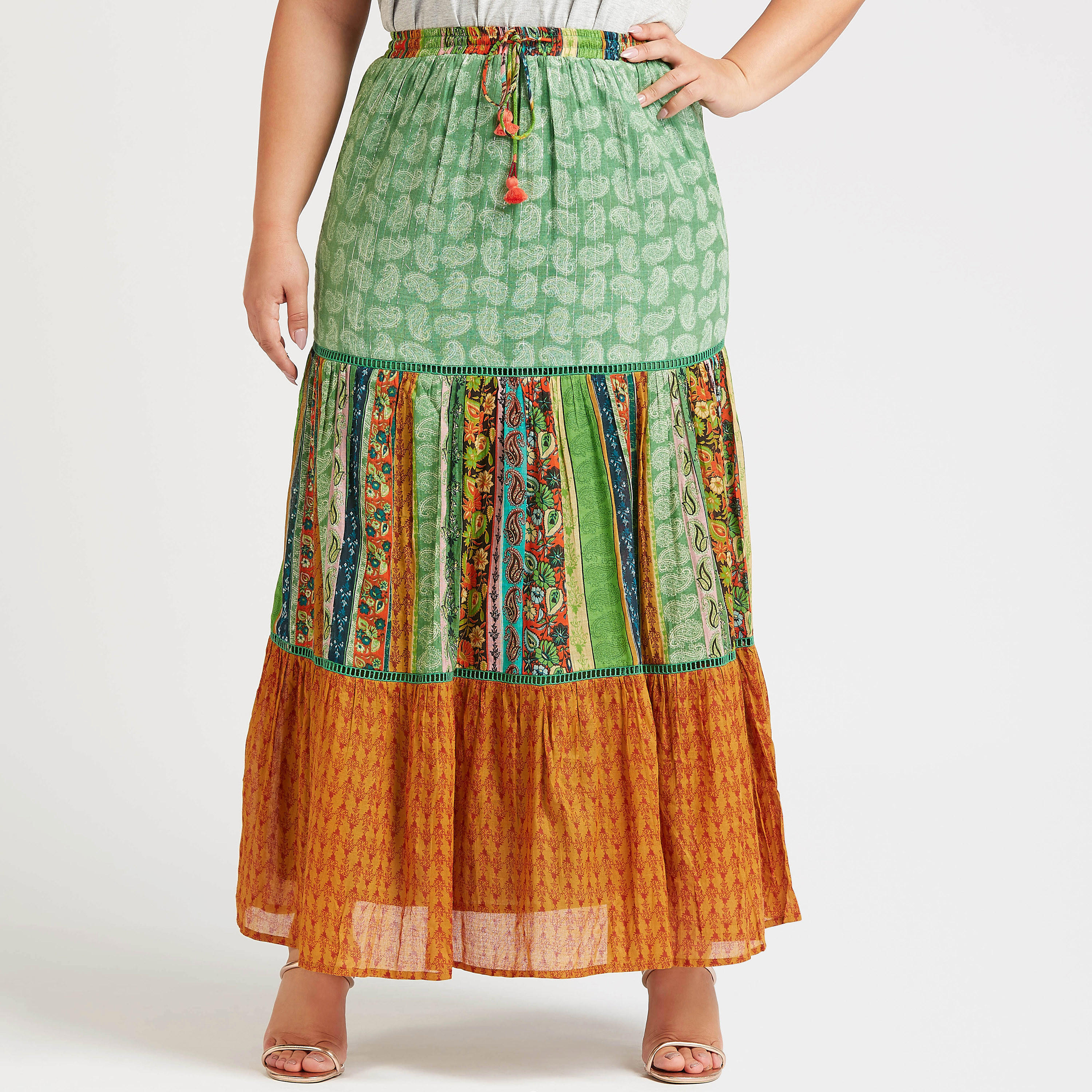 تنورة إيه لاين طويلة بخصر مطّاطي وأربطة وطبعات بيزلي-women-clothing-bottoms-skirts-image-1