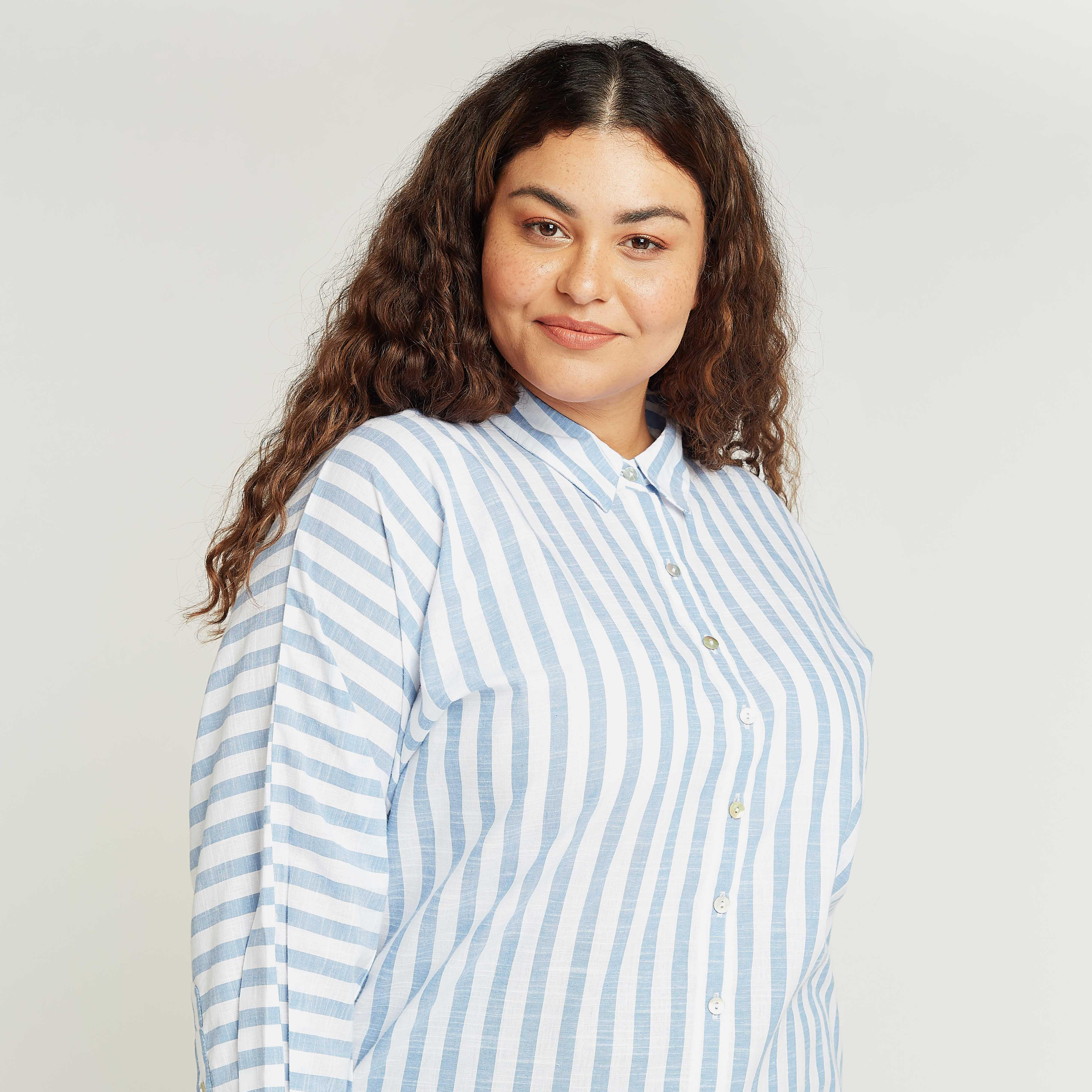 قميص مستدام مخطط بياقة عاديّة وأكمام طويلة-women-clothing-shirtsandblouses-blouses-image-3