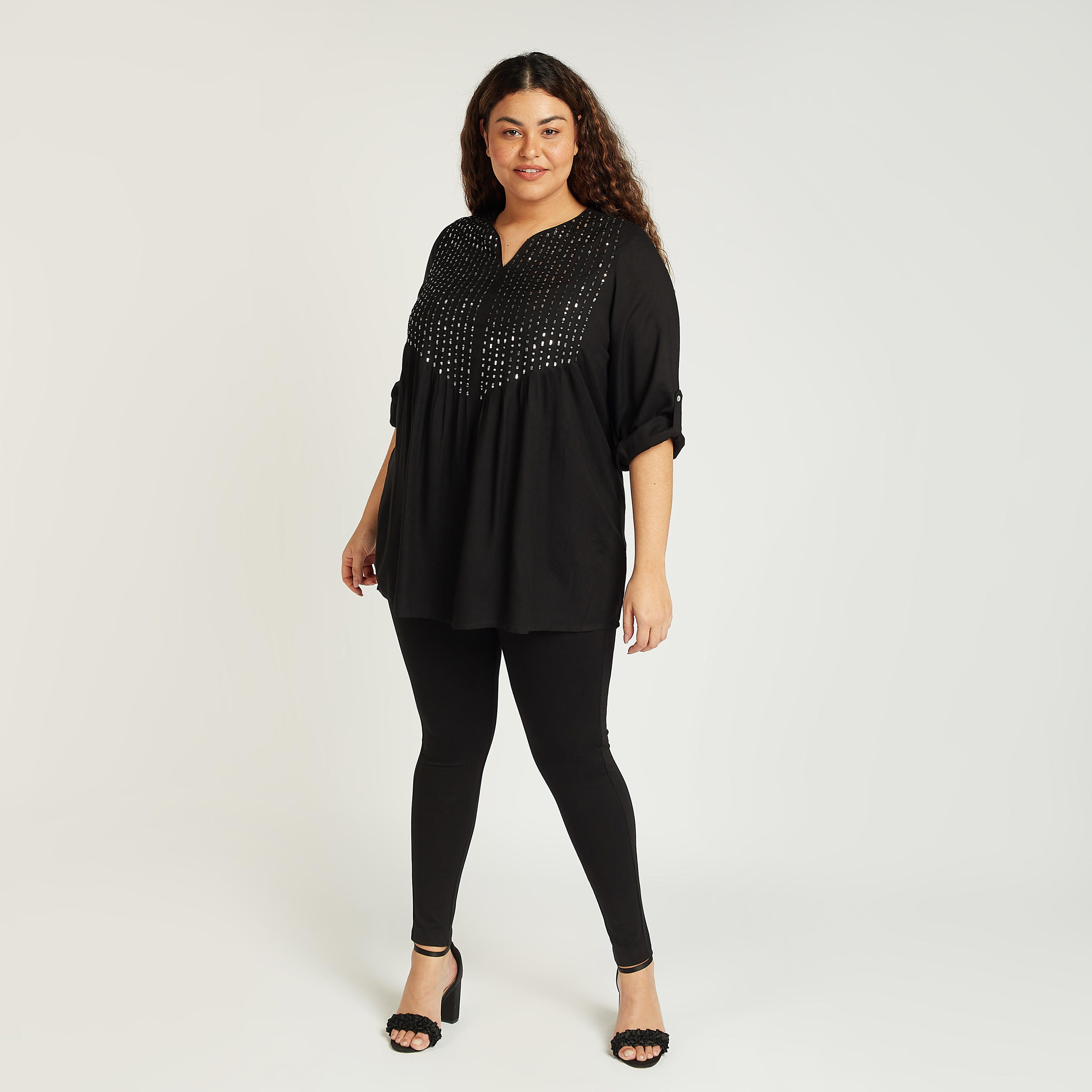 بلوزة مزيّنة بياقة V وأكمام طويلة-women-clothing-shirtsandblouses-blouses-image-2