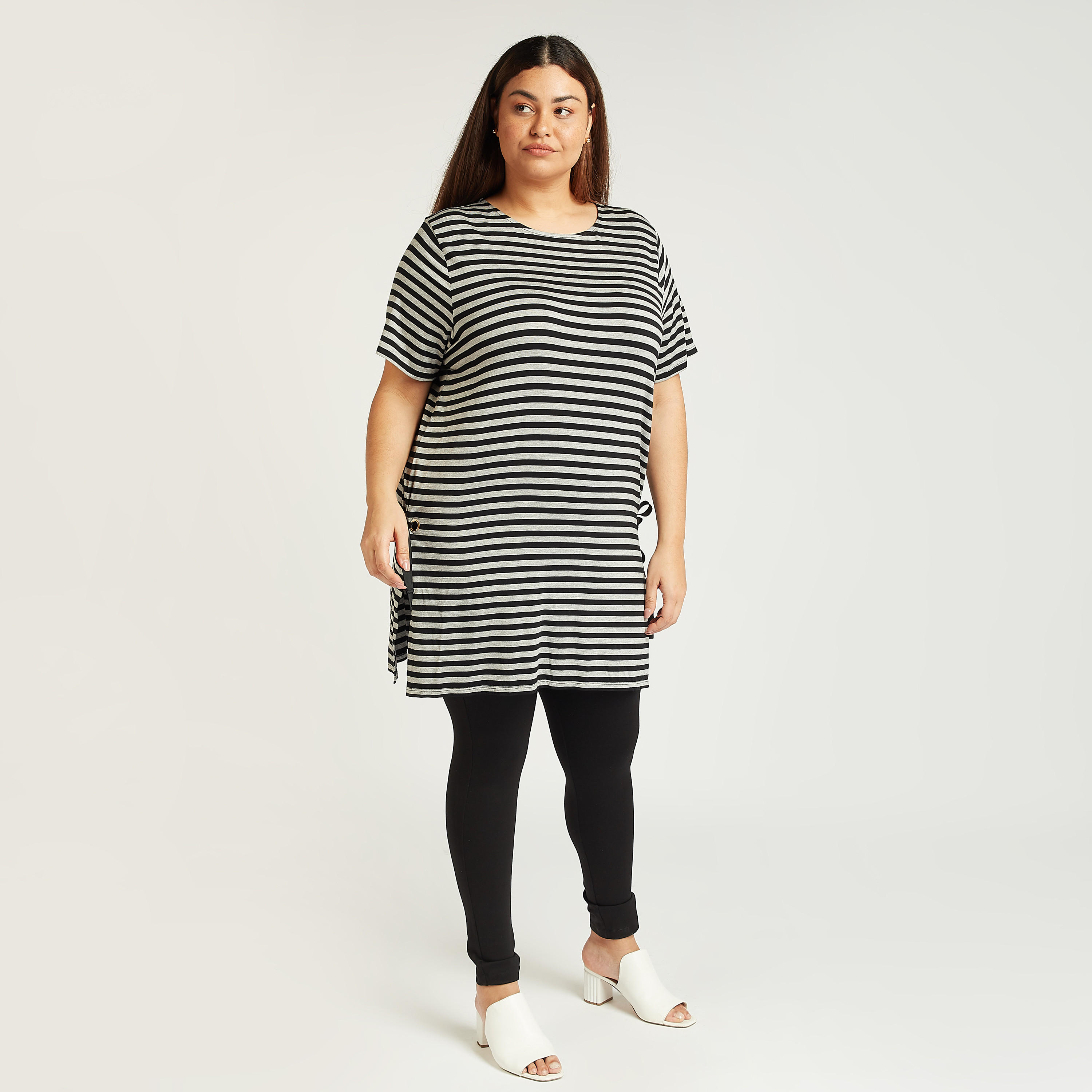 تيشيرت طويل مقلّم بياقة مستديرة وأكمام قصيرة-women-clothing-tshirts-image-2
