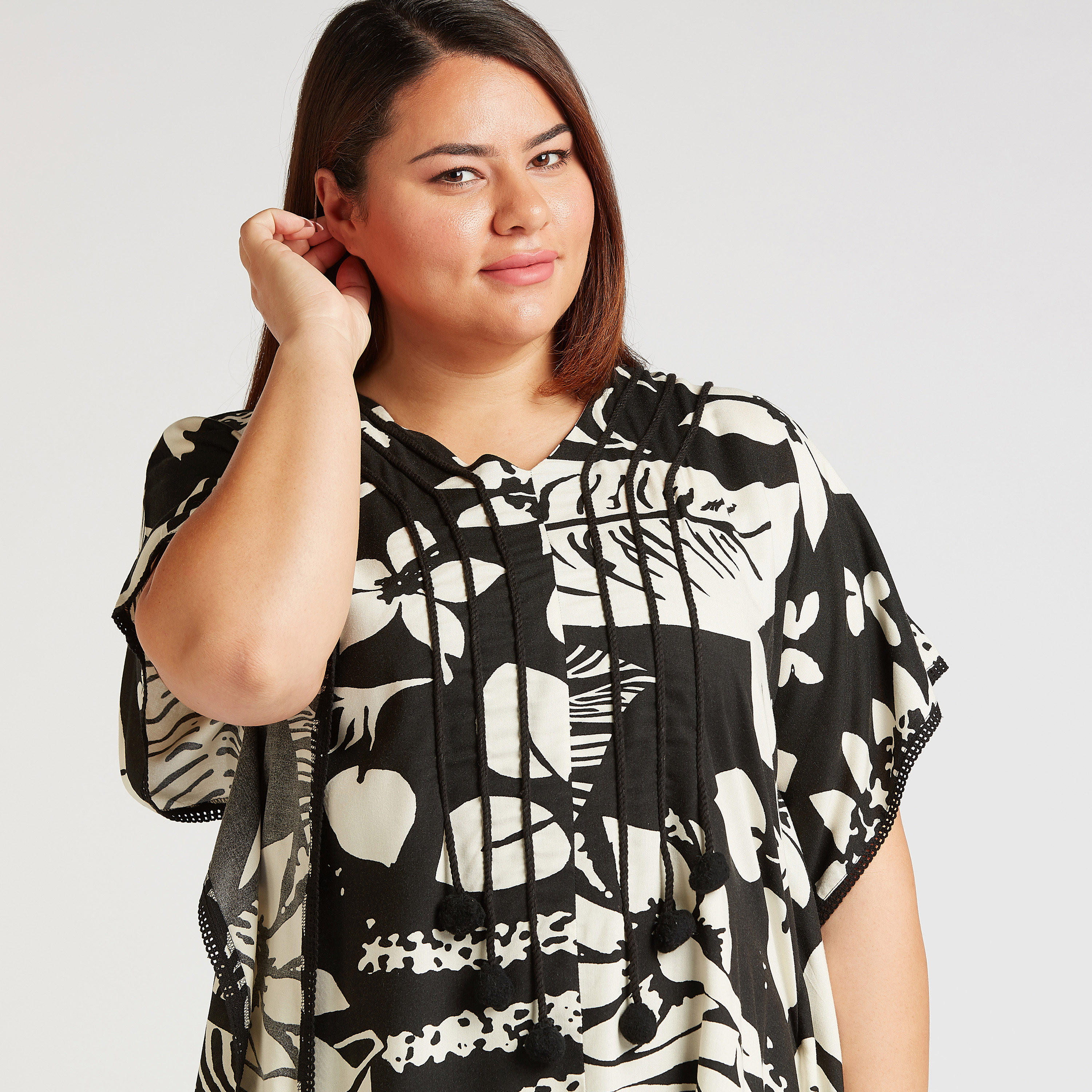 بلوزة طويلة  بياقة V واكمام متصلة وطبعات زهرية-women-clothing-shirtsandblouses-blouses-image-3