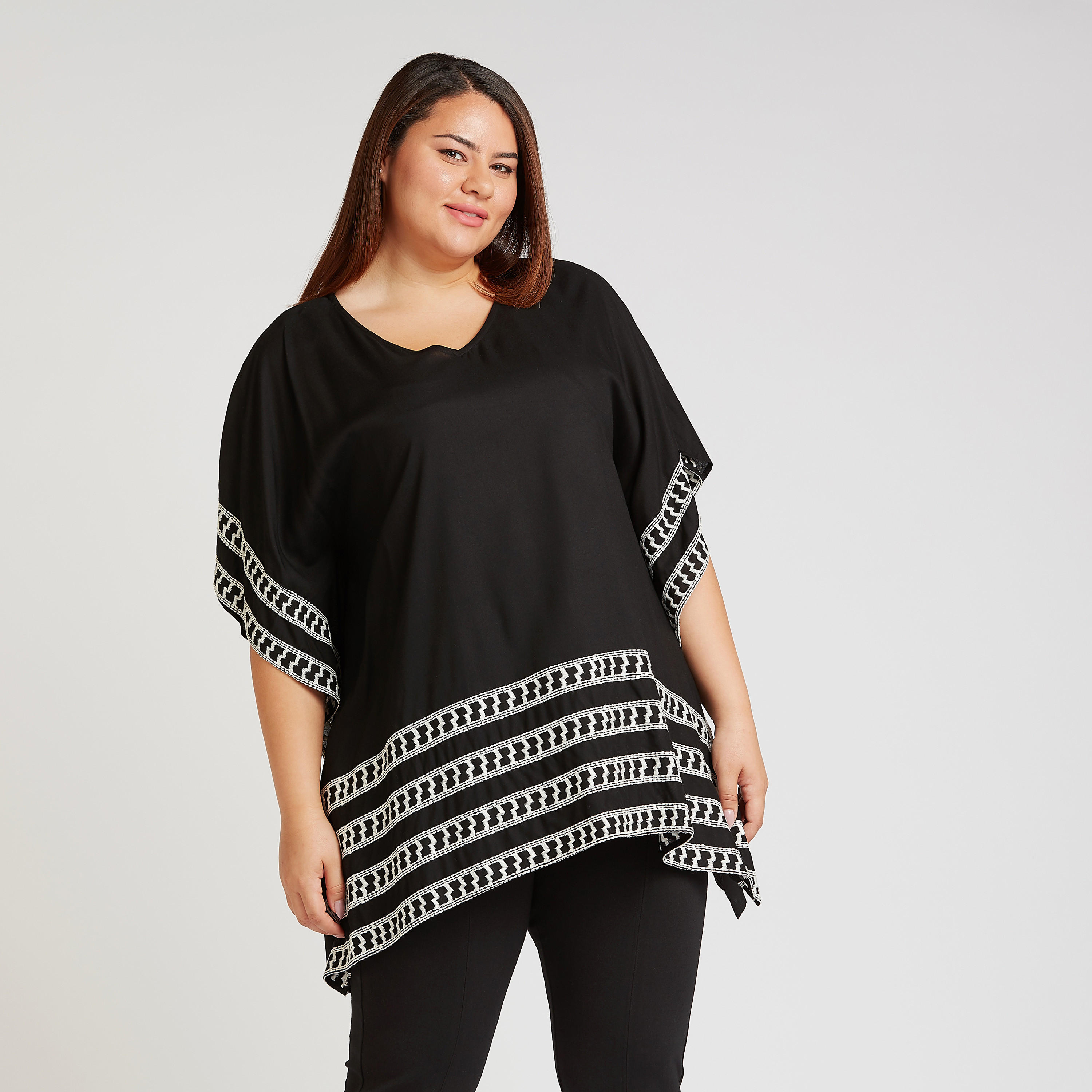 تونيك قفطان مطرزبياقة V وأكمام متمددة-women-clothing-shirtsandblouses-blouses-image-1