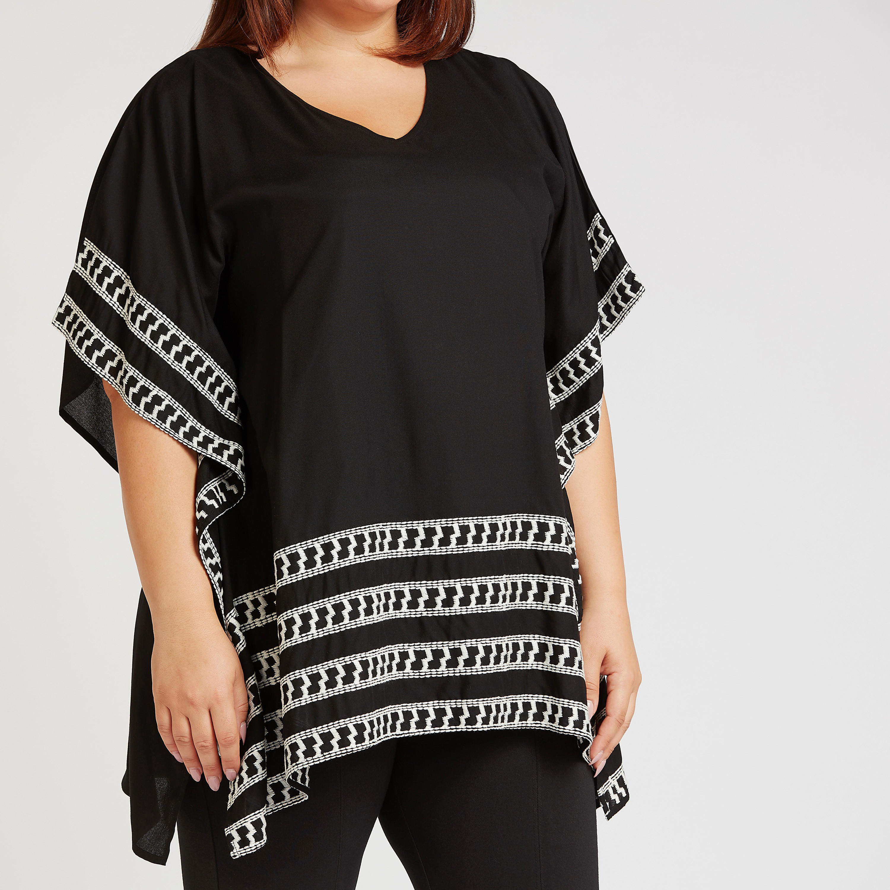 تونيك قفطان مطرزبياقة V وأكمام متمددة-women-clothing-shirtsandblouses-blouses-image-3