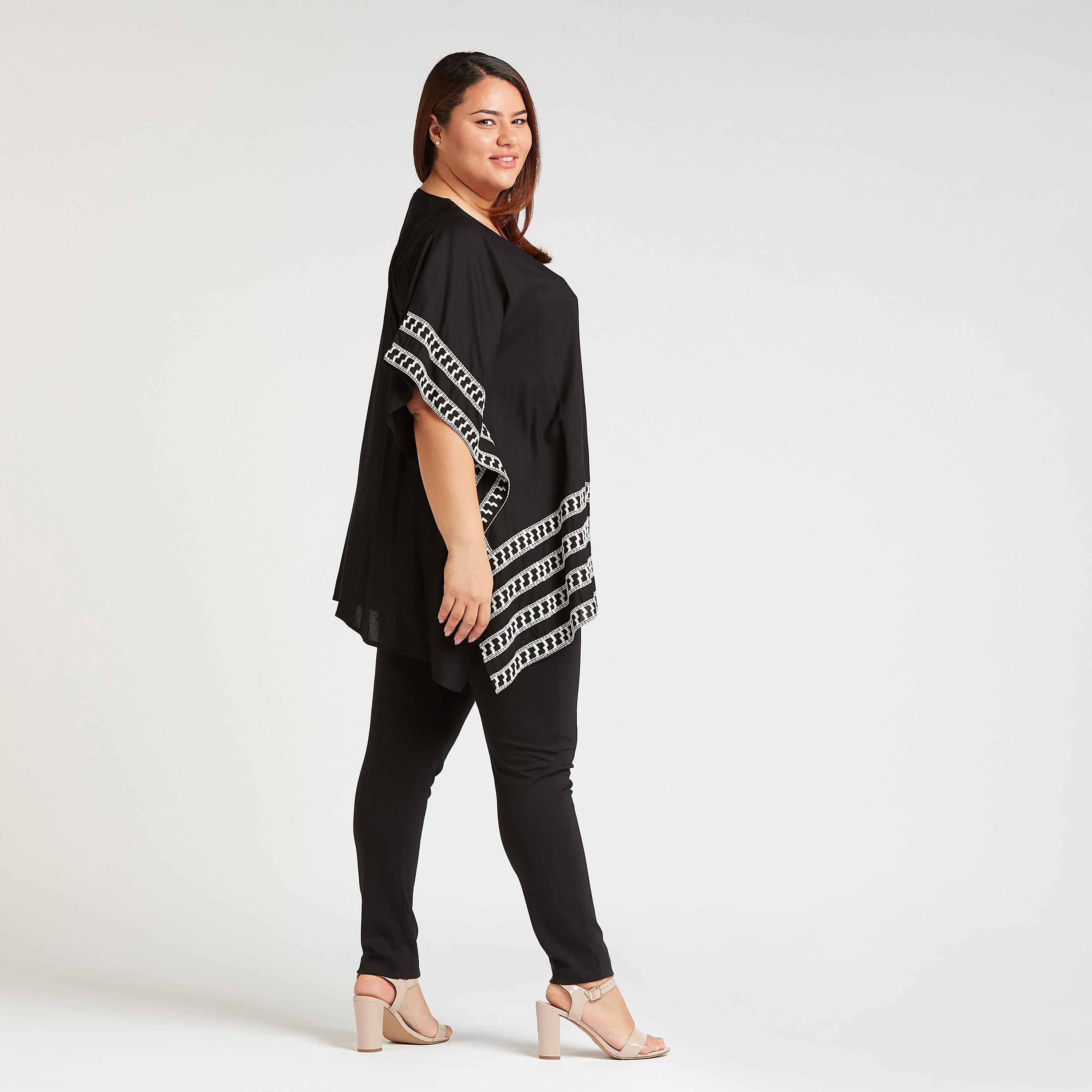 تونيك قفطان مطرزبياقة V وأكمام متمددة-women-clothing-shirtsandblouses-blouses-image-5
