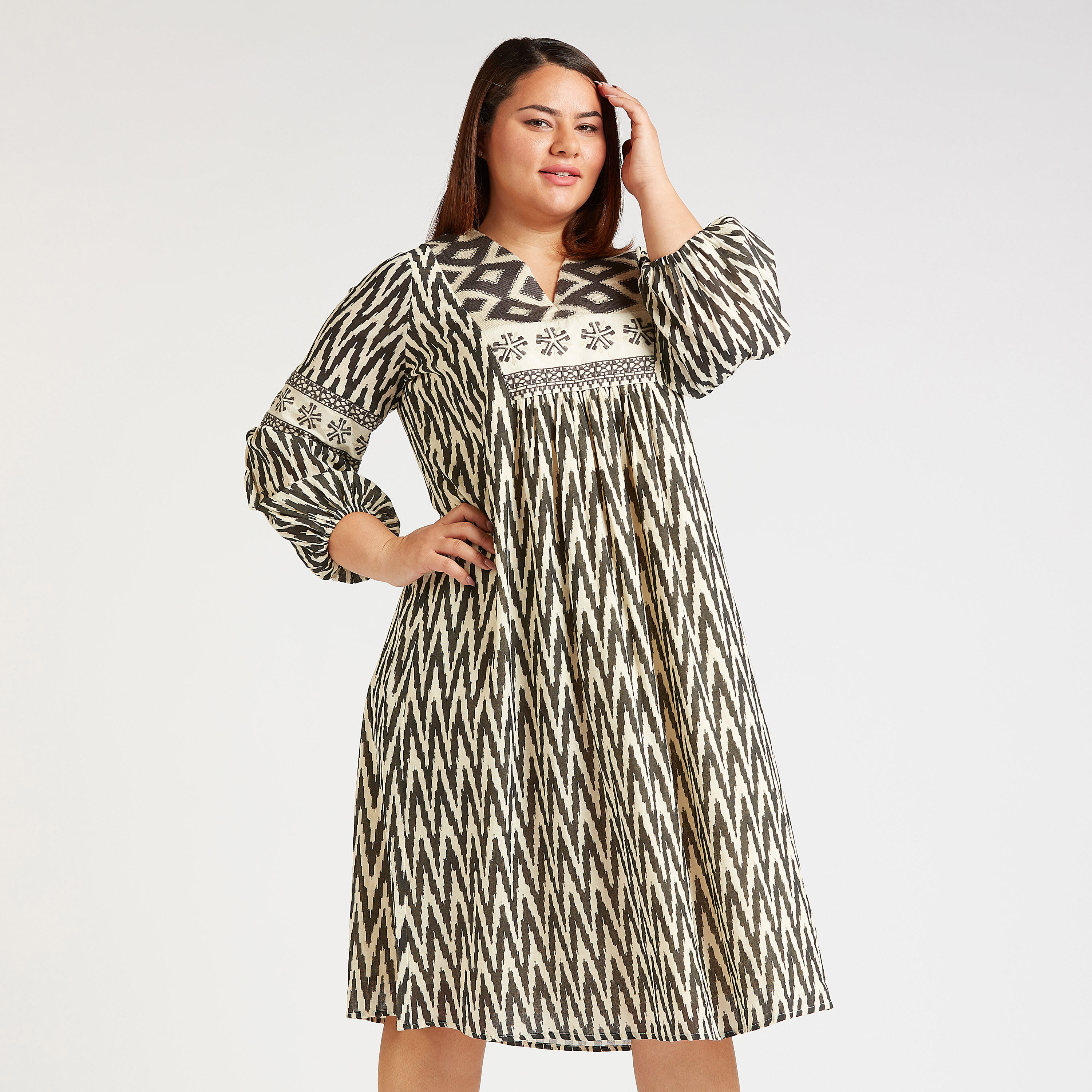 فستان ميدي بطبعات وياقة v وأكمام 3/4-women-clothing-dresses-image-1