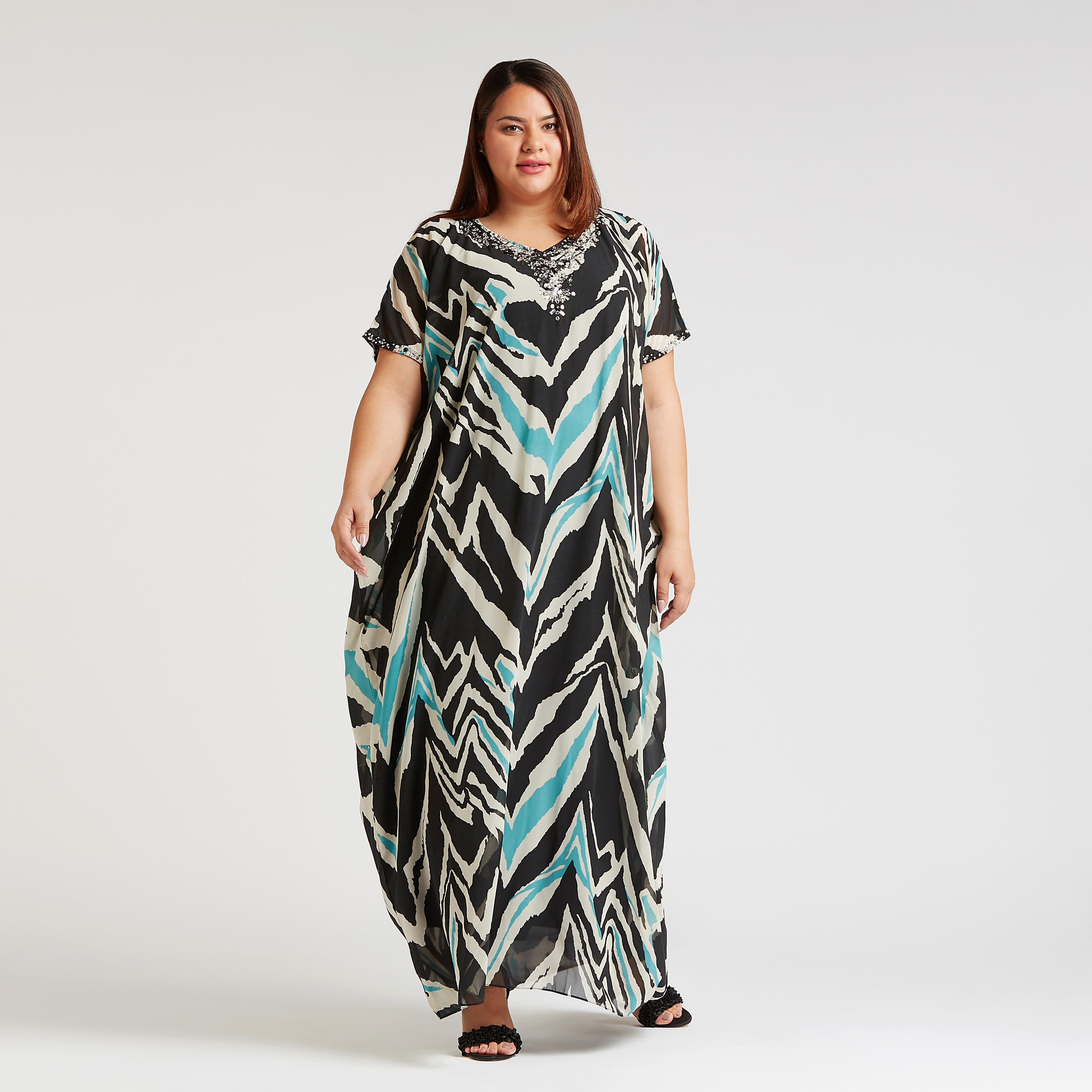 فستان طويل بطبعات وياقة v مزيّنة وأكمام متصّلة-women-clothing-dresses-image-1