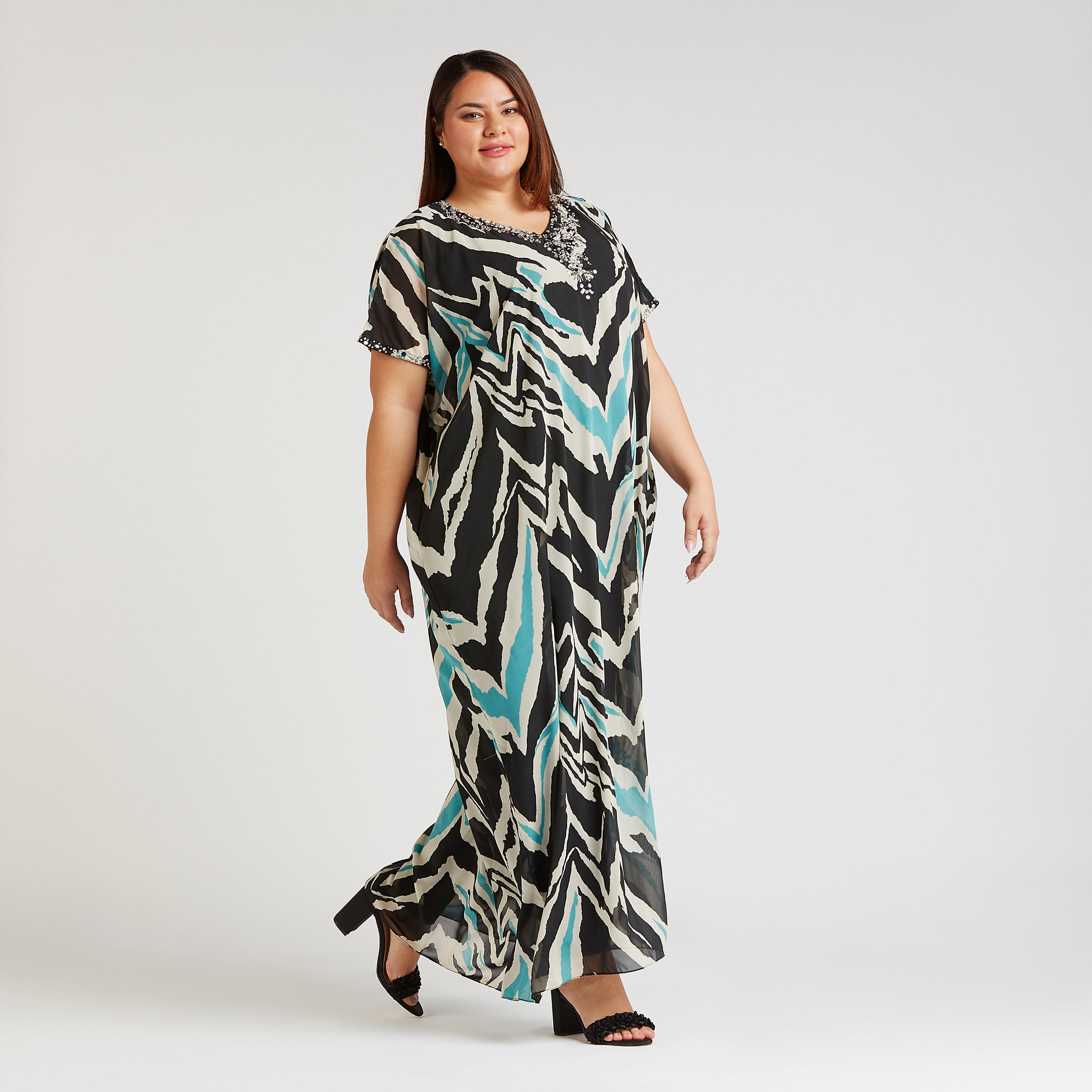 فستان طويل بطبعات وياقة v مزيّنة وأكمام متصّلة-women-clothing-dresses-image-2
